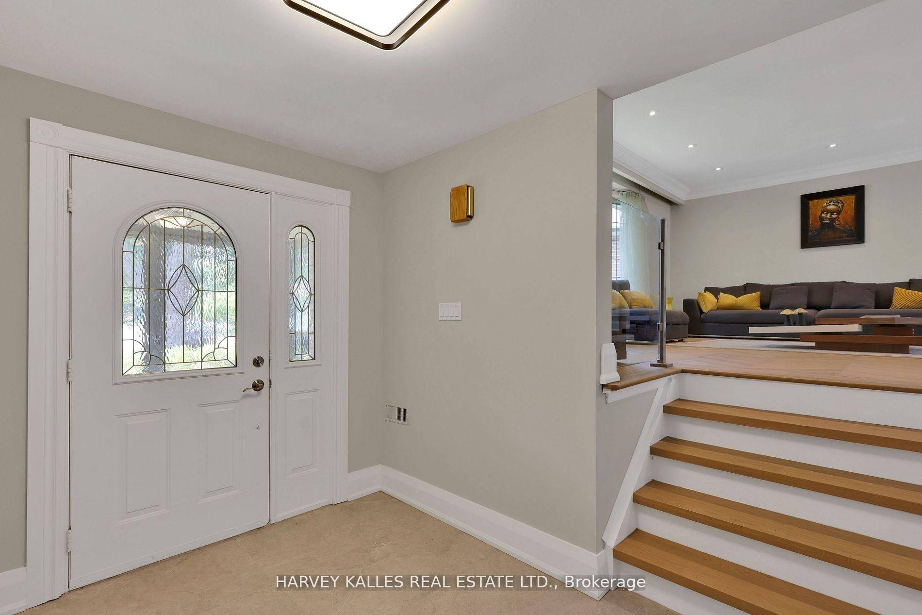 Toronto C14, ON M2N 4B4,16 Wedgeport PL