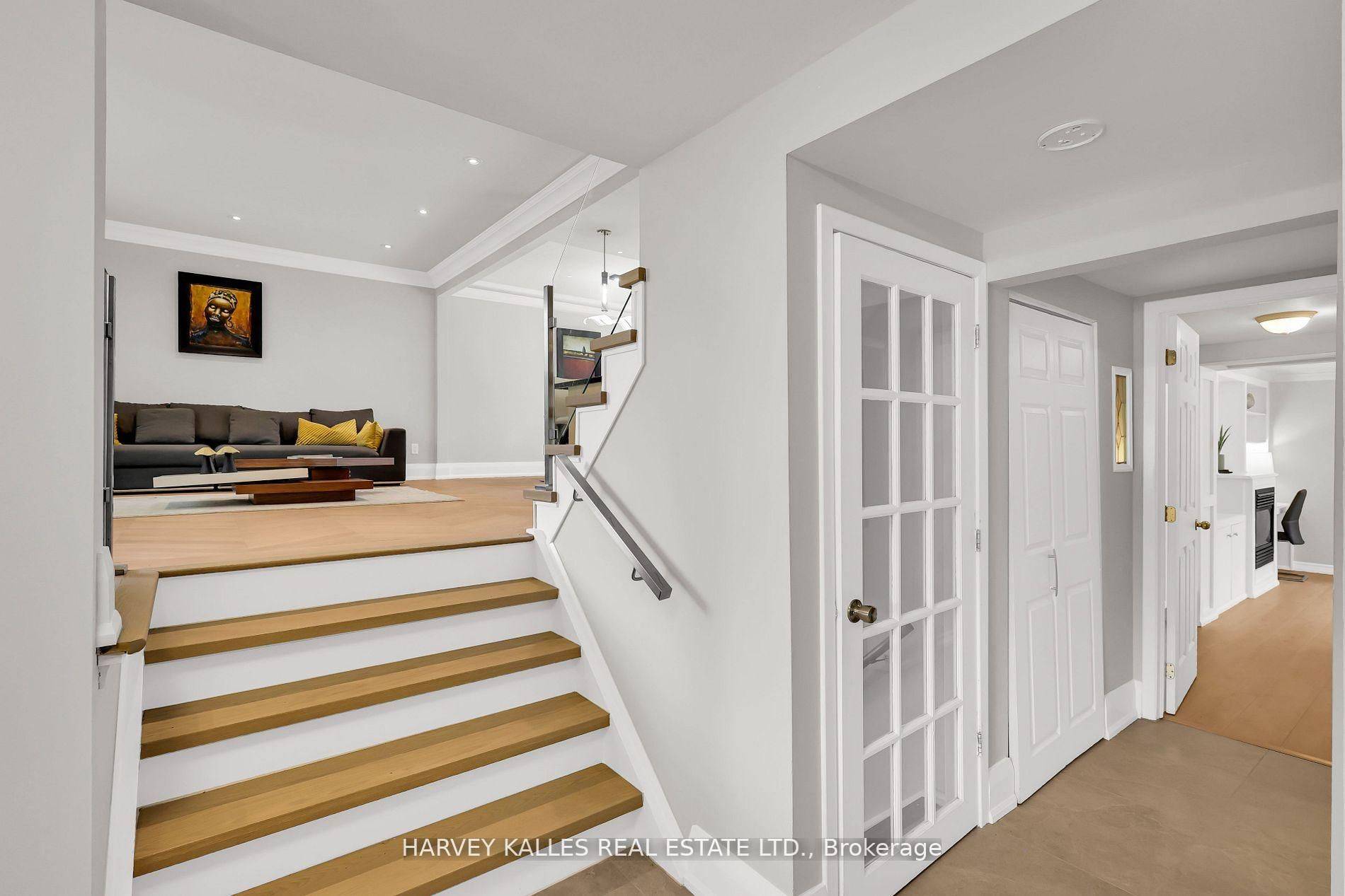 Toronto C14, ON M2N 4B4,16 Wedgeport PL