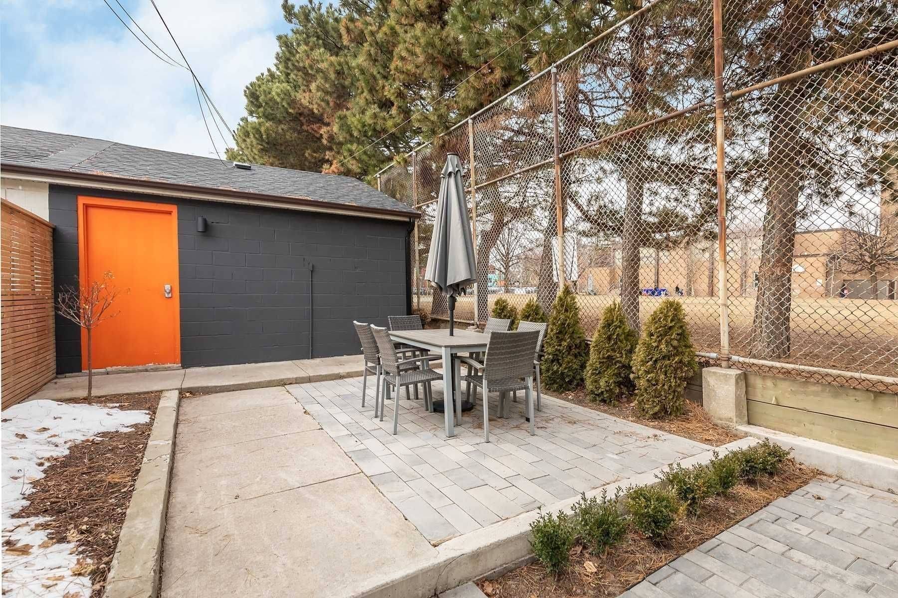 Toronto C01, ON M6J 2W5,132 Shaw ST #C