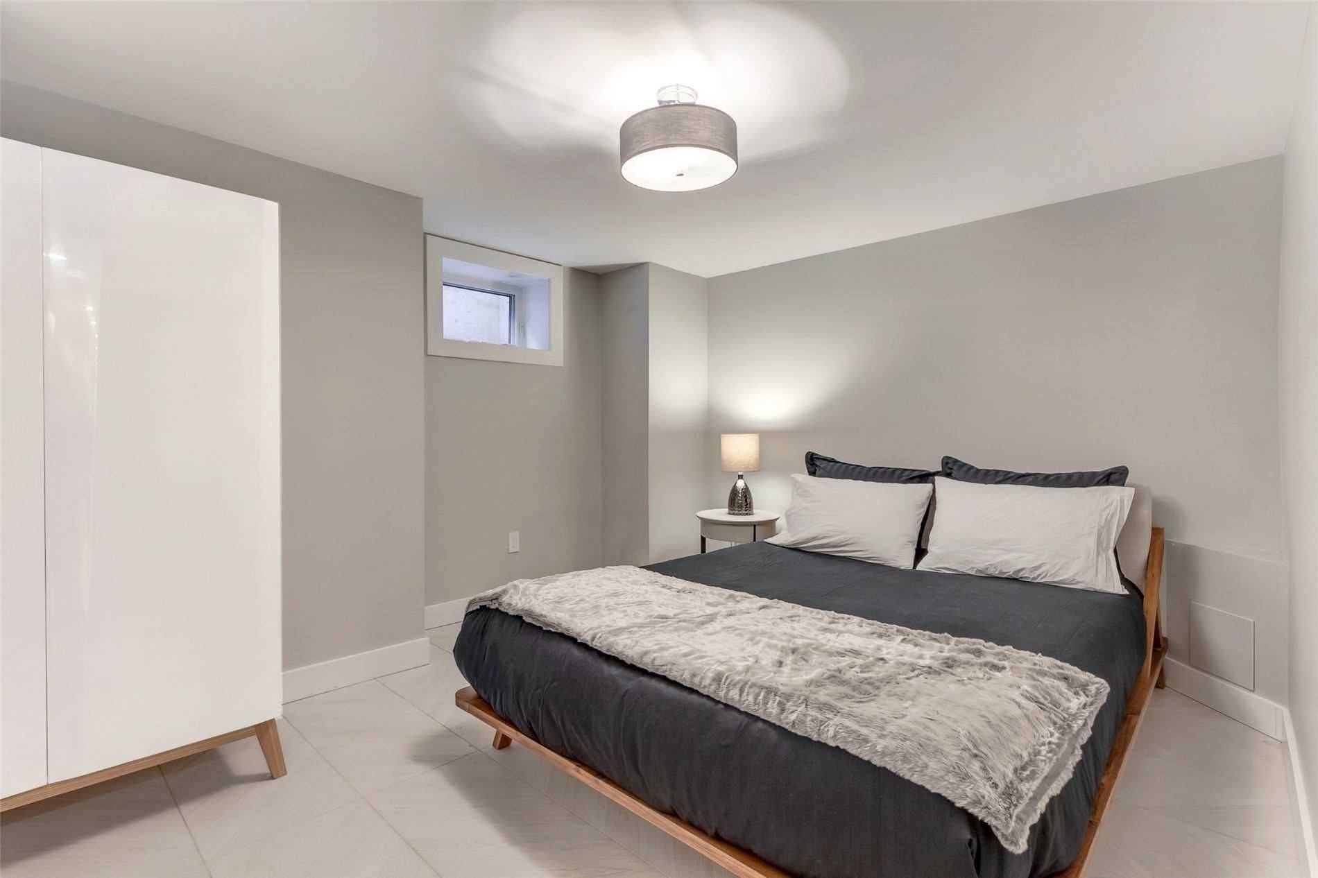 Toronto C01, ON M6J 2W5,132 Shaw ST #C