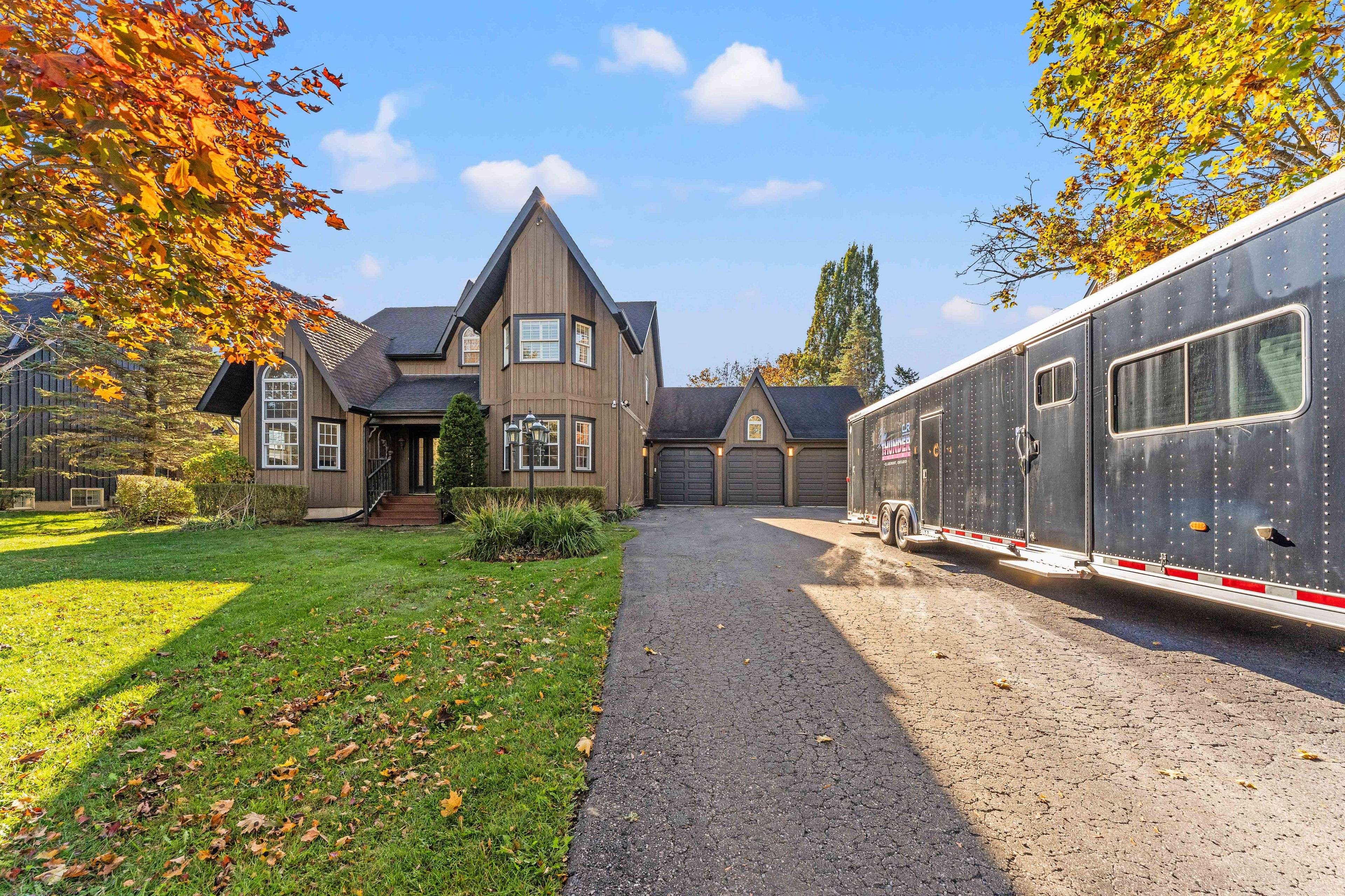 Pickering, ON L1Y 1A7,1645 Acorn LN