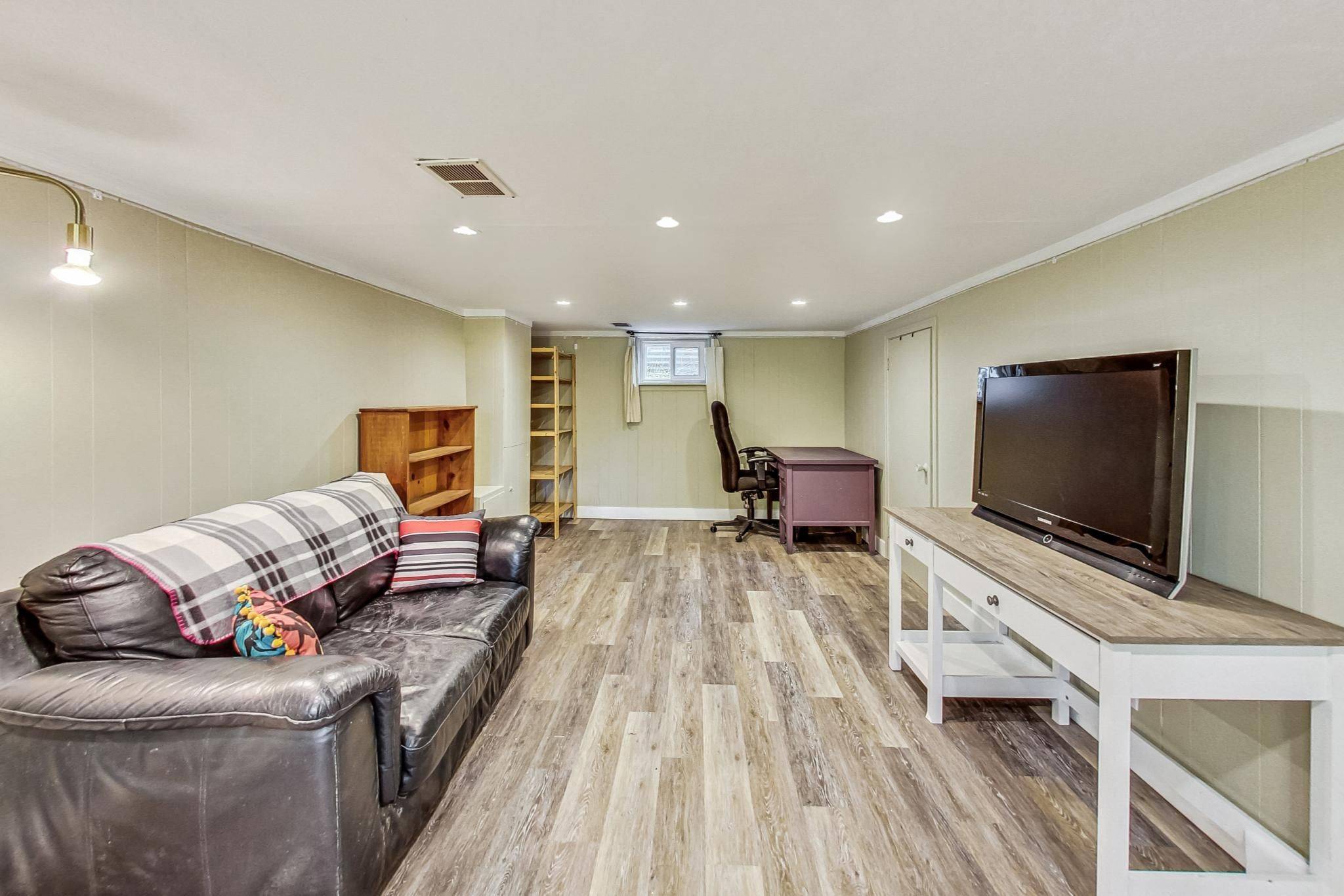 Toronto E06, ON M1L 1J7,1 Milne AVE