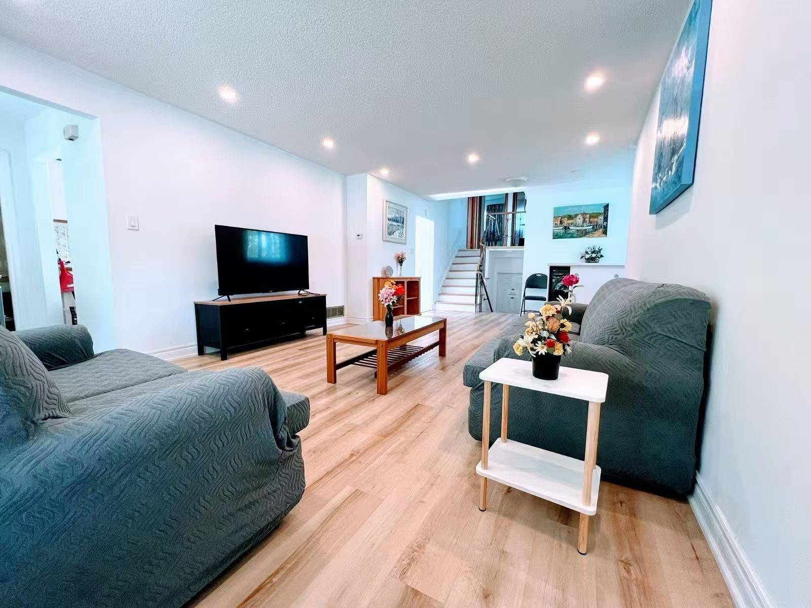 Toronto E07, ON M1S 1L8,46 Stainforth DR #Upper