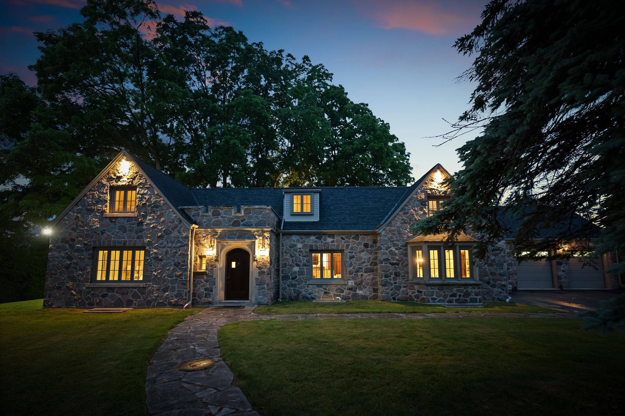 Oshawa, ON L1G 4H2,690 Bessborough DR