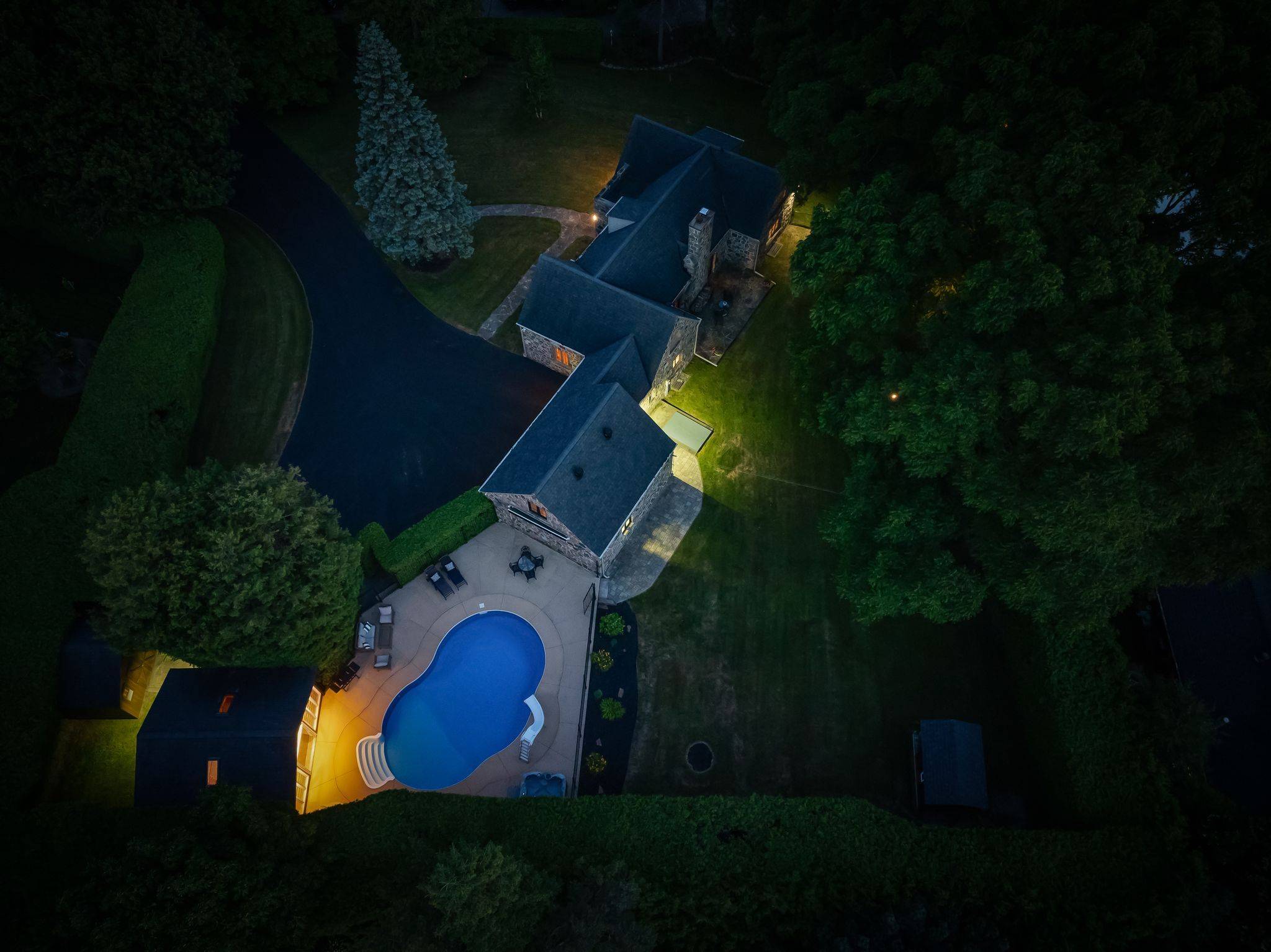 Oshawa, ON L1G 4H2,690 Bessborough DR