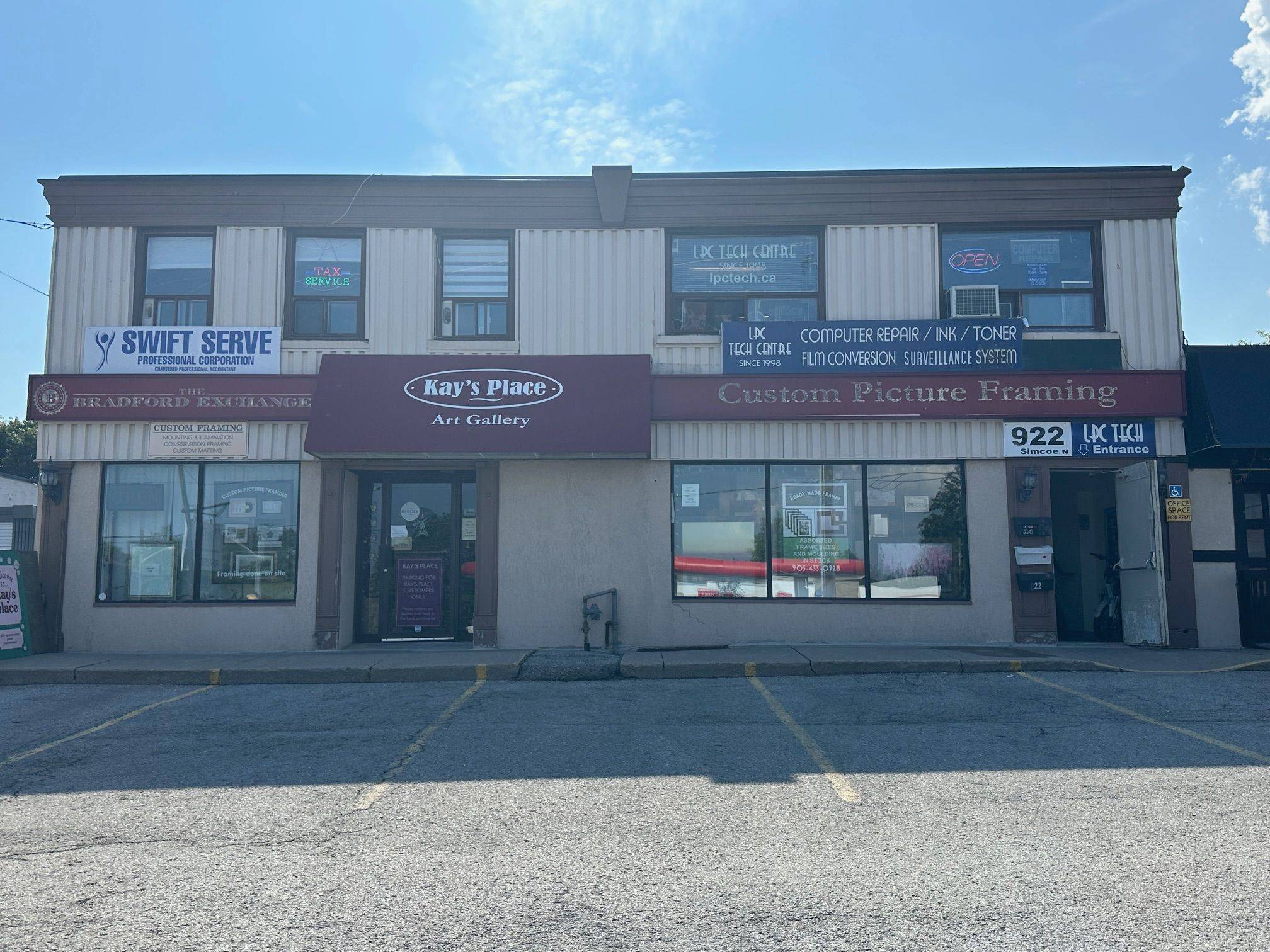 Oshawa, ON L1G 4X1,922 Simcoe ST N #204