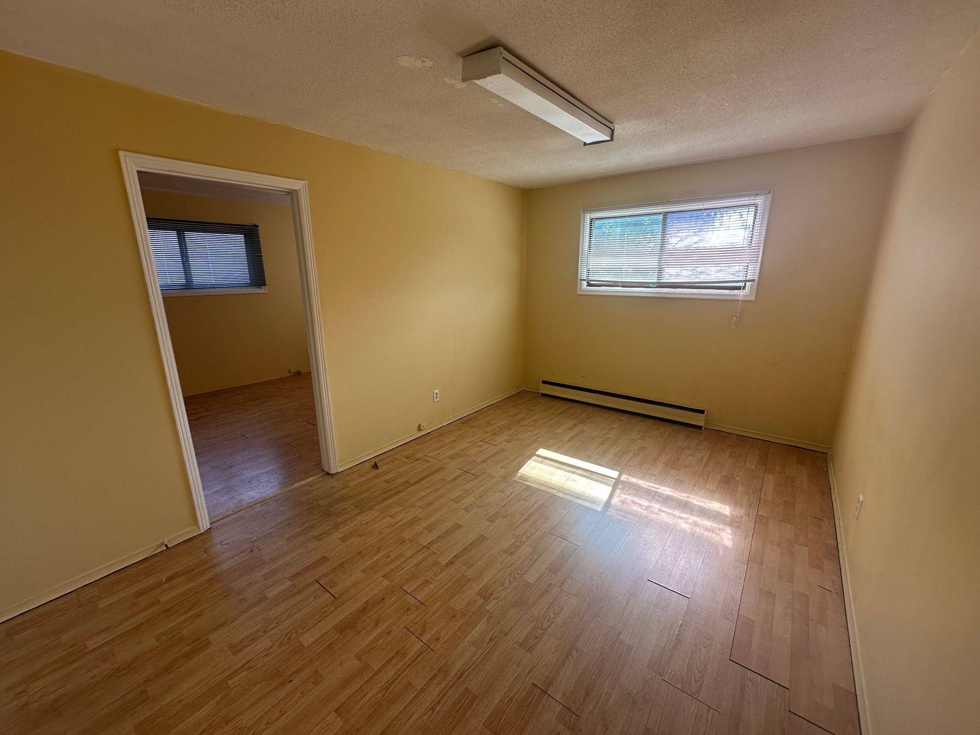 Oshawa, ON L1G 4X1,922 Simcoe ST N #204