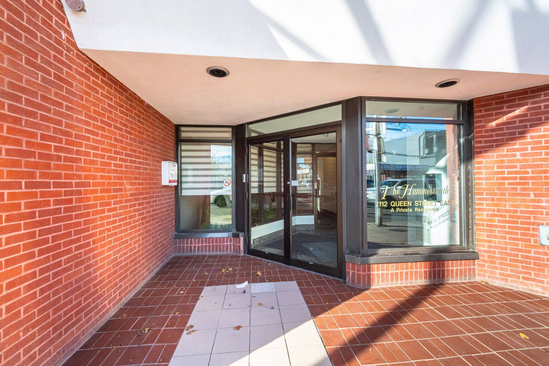 Toronto E02, ON M4E 1E2,2112 Queen ST E #10