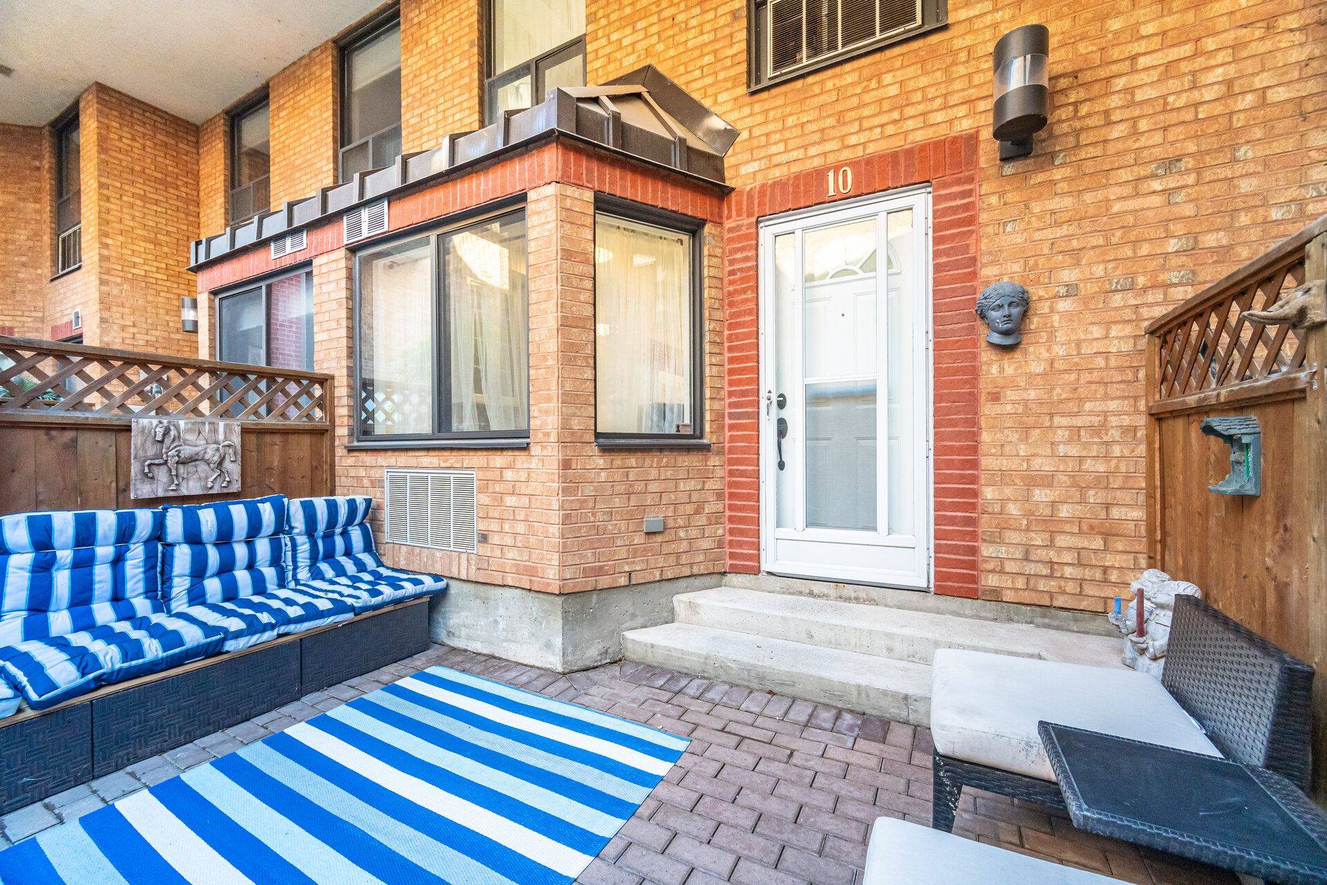 Toronto E02, ON M4E 1E2,2112 Queen ST E #10