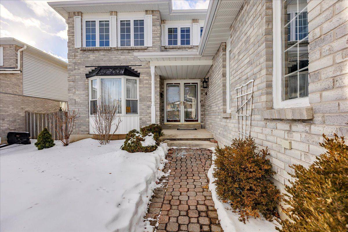 Whitby, ON L1R 1N9,38 Chipperfield CRES