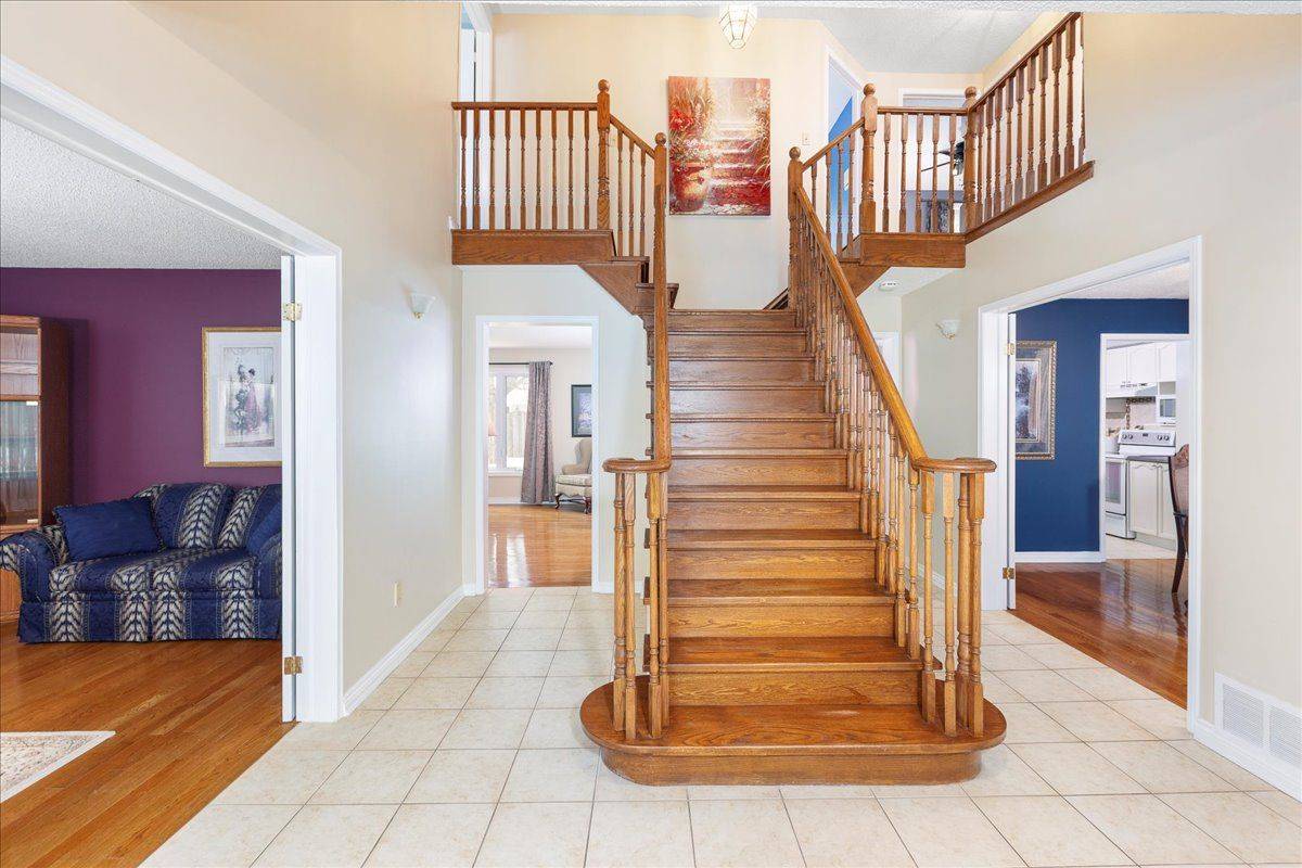 Whitby, ON L1R 1N9,38 Chipperfield CRES