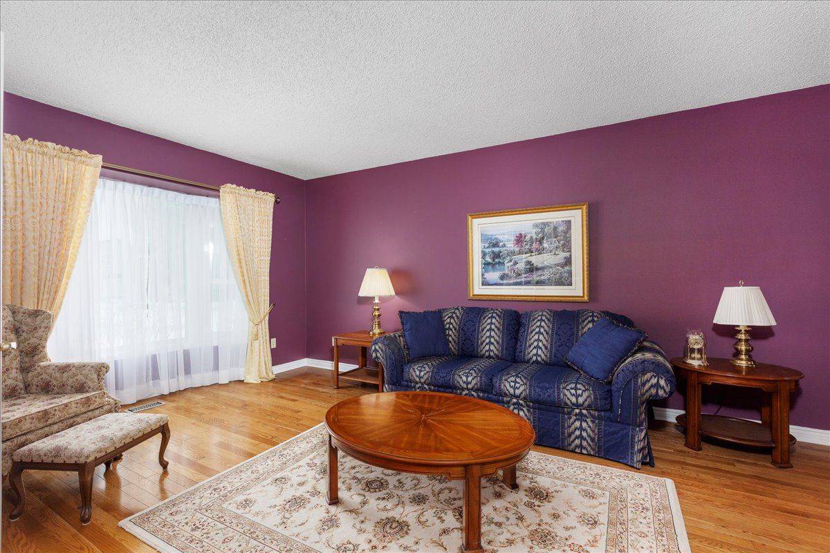 Whitby, ON L1R 1N9,38 Chipperfield CRES