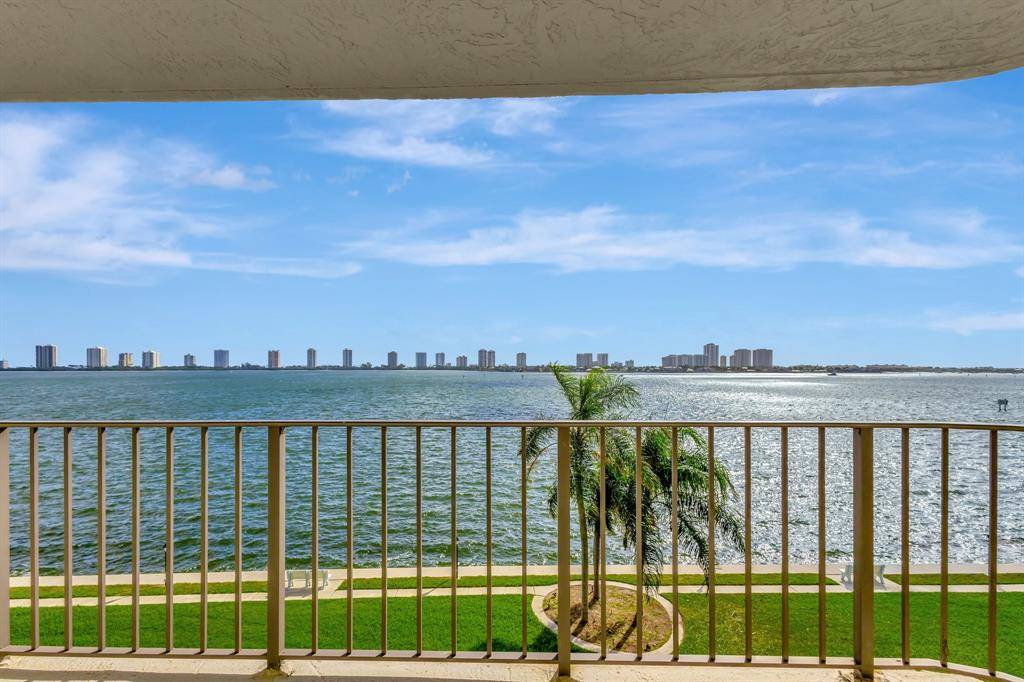 Lake Park, FL 33403,801 Lake Shore Dr #403