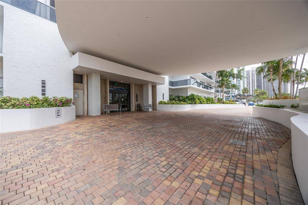Fort Lauderdale, FL 33308,3500 Galt Ocean Dr #1102