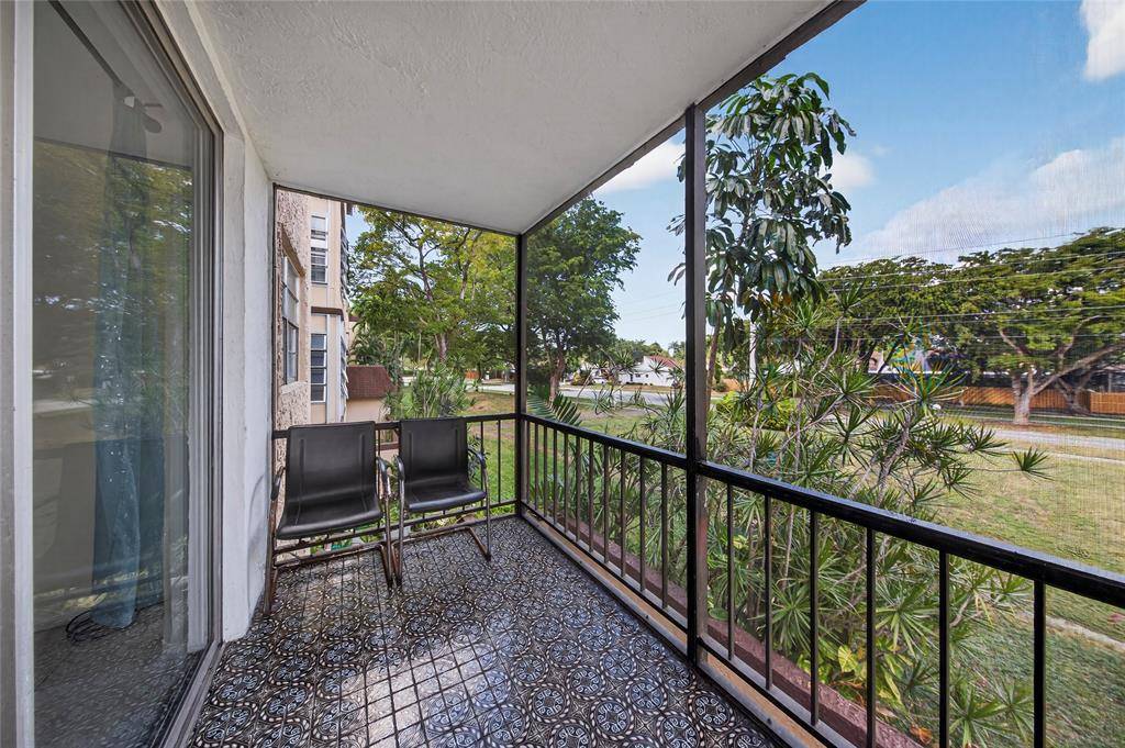 Plantation, FL 33313,7300 NW 17th St #203