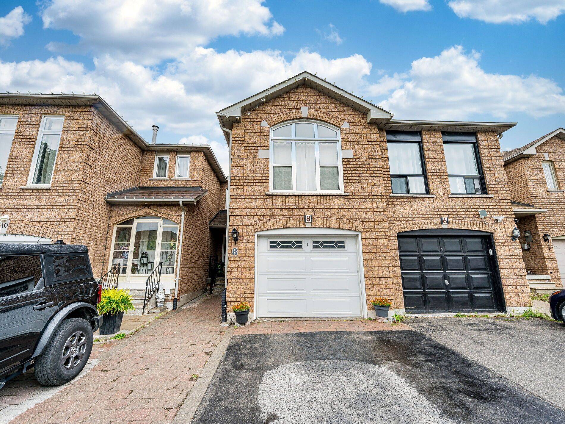 Vaughan, ON L4K 4X6,8 Wedgewood PL