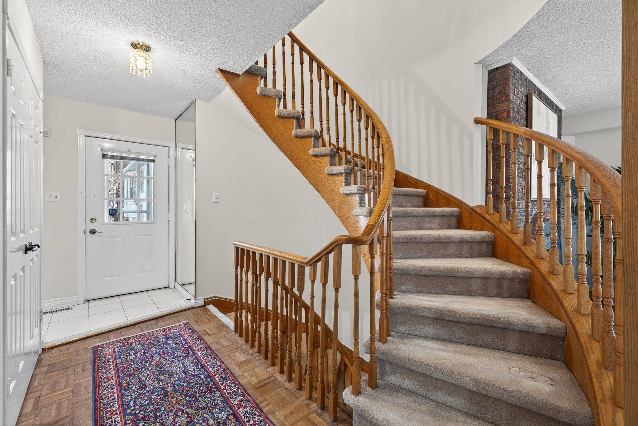 Markham, ON L3T 5R5,68 Confederation WAY #44