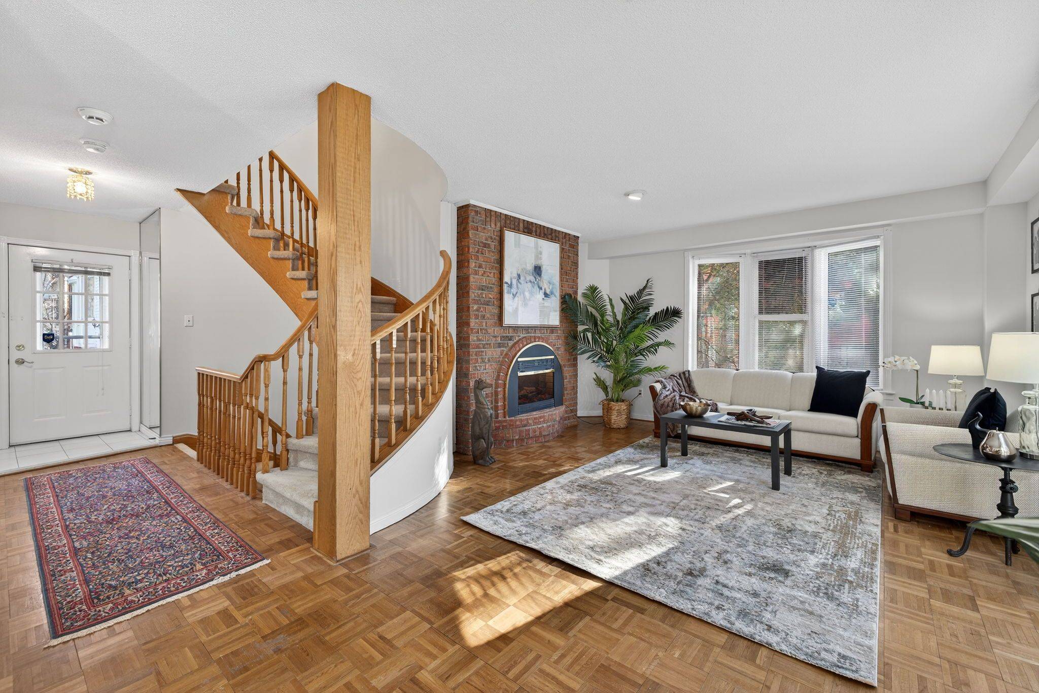 Markham, ON L3T 5R5,68 Confederation WAY #44