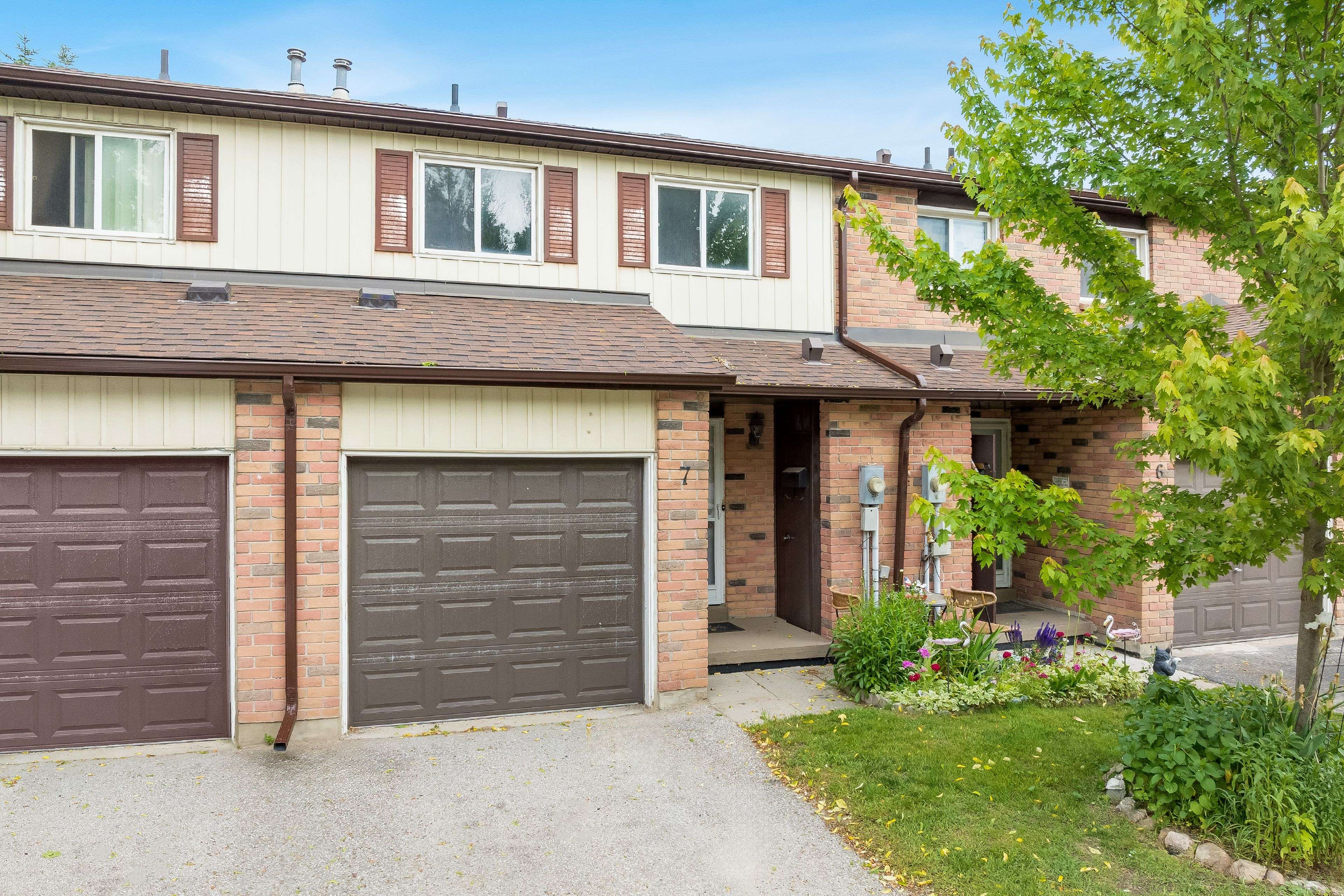 Barrie, ON L4N 3T5,52 Adelaide ST #7