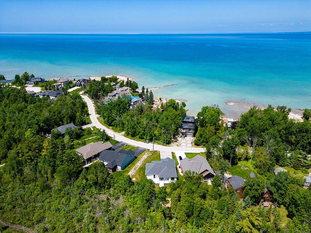 Wasaga Beach, ON L9Y 2X7,2237 Shore LN