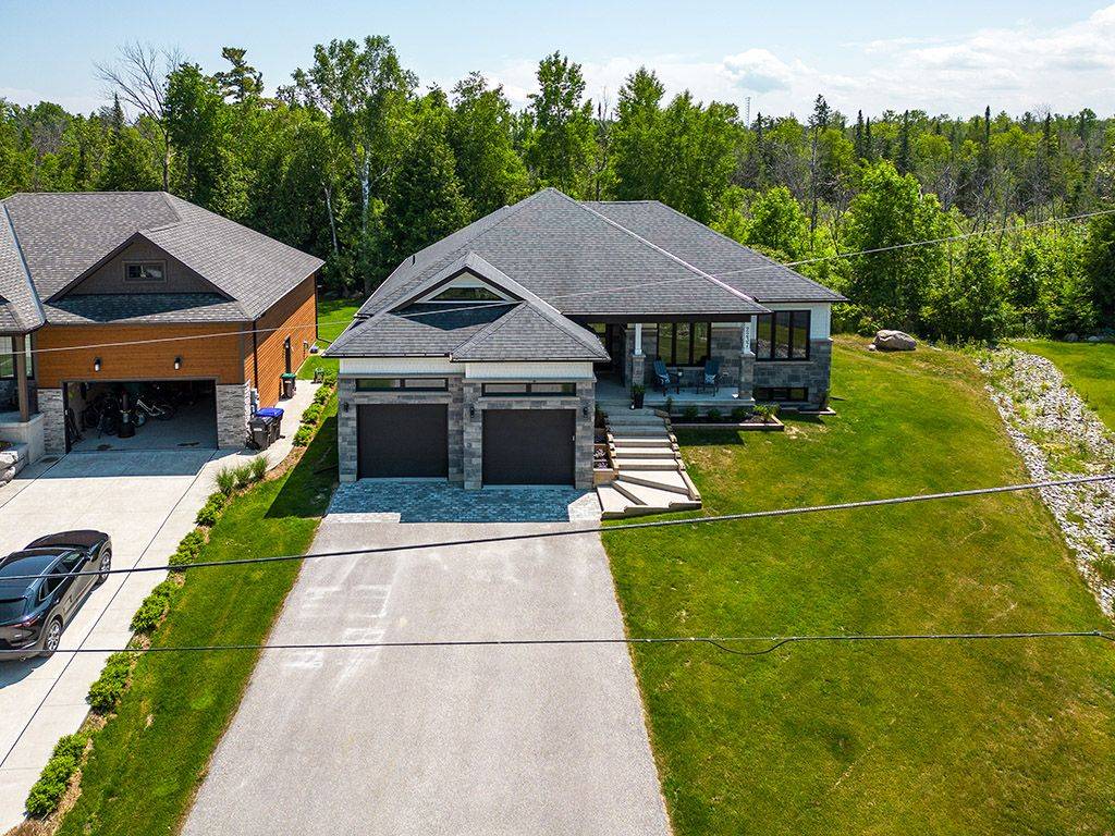 Wasaga Beach, ON L9Y 2X7,2237 Shore LN