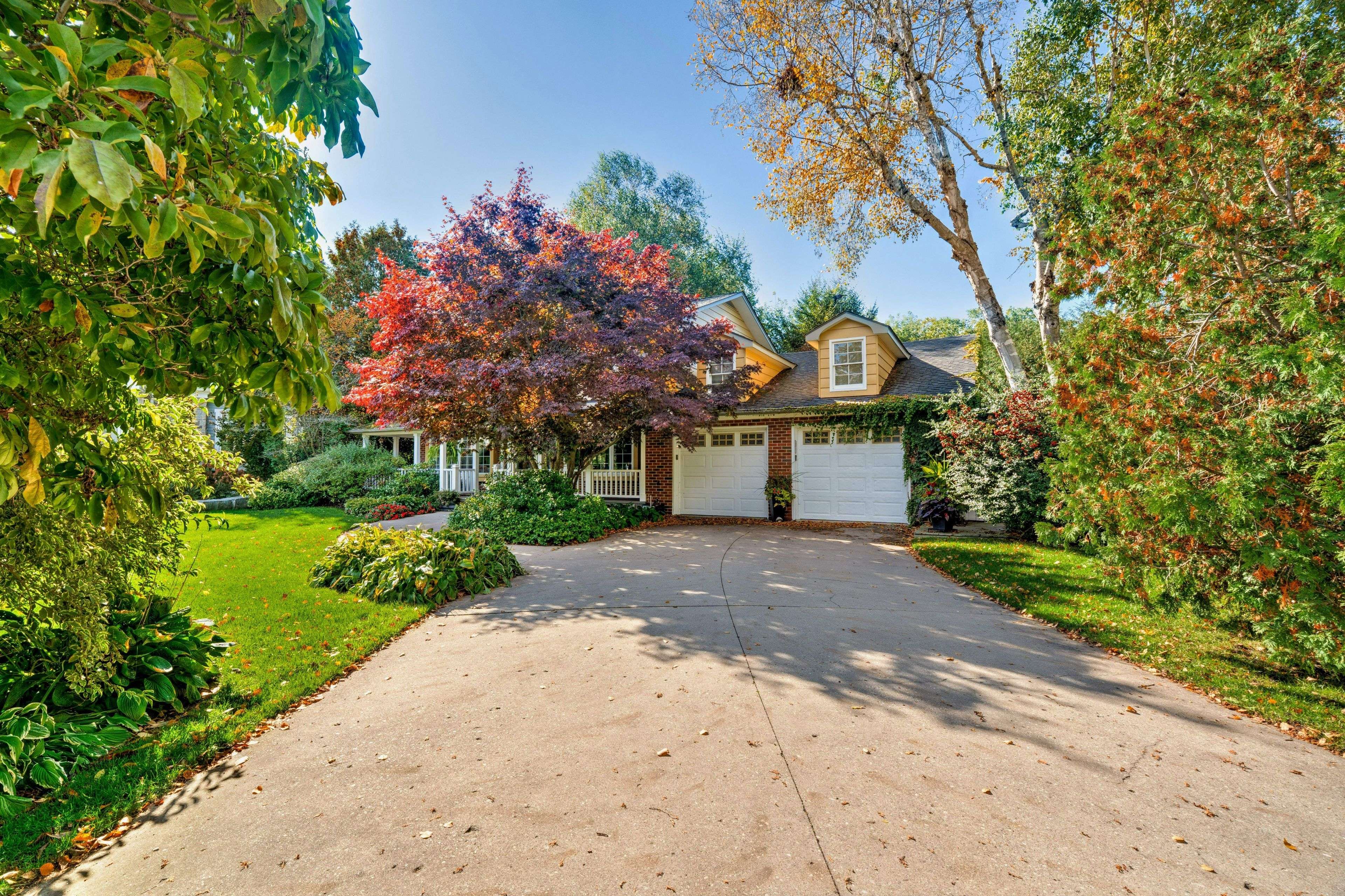 Oakville, ON L6K 2J7,132 Sparling CT