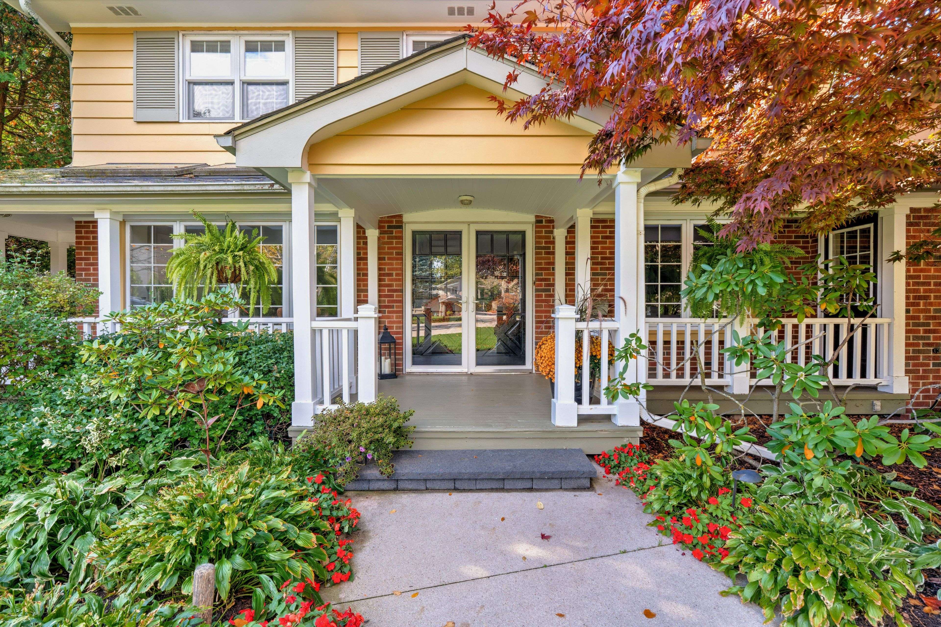 Oakville, ON L6K 2J7,132 Sparling CT