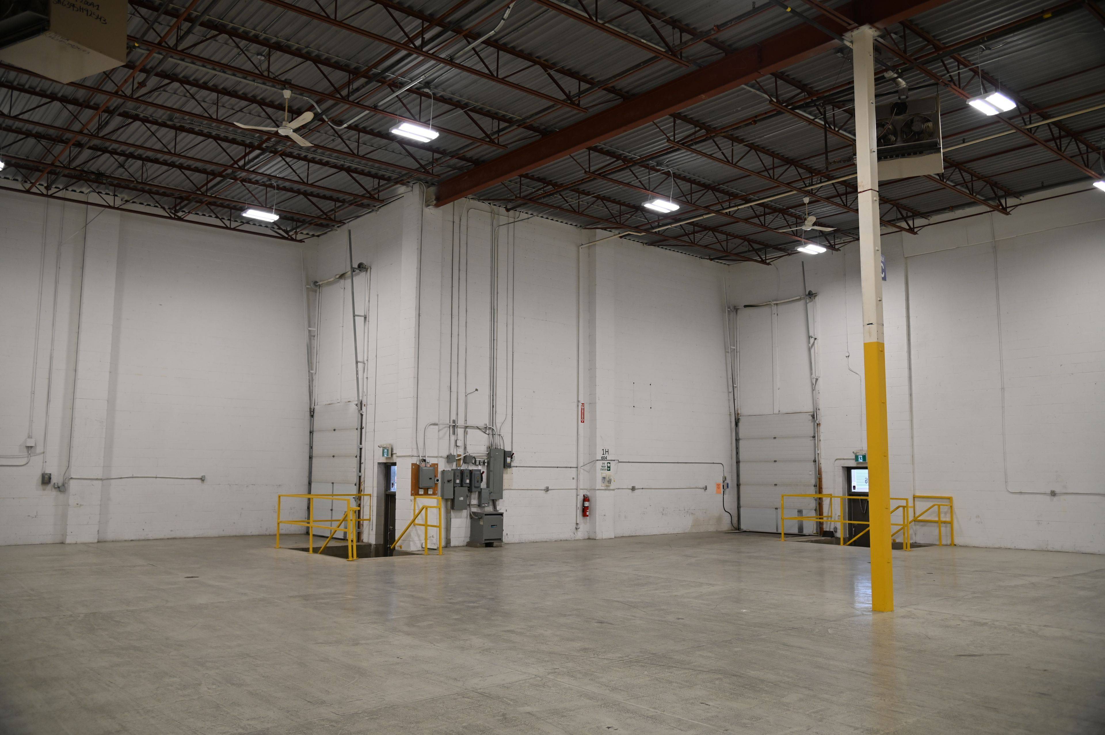 Mississauga, ON L5L 5X5,4090 Ridgeway DR #16-17