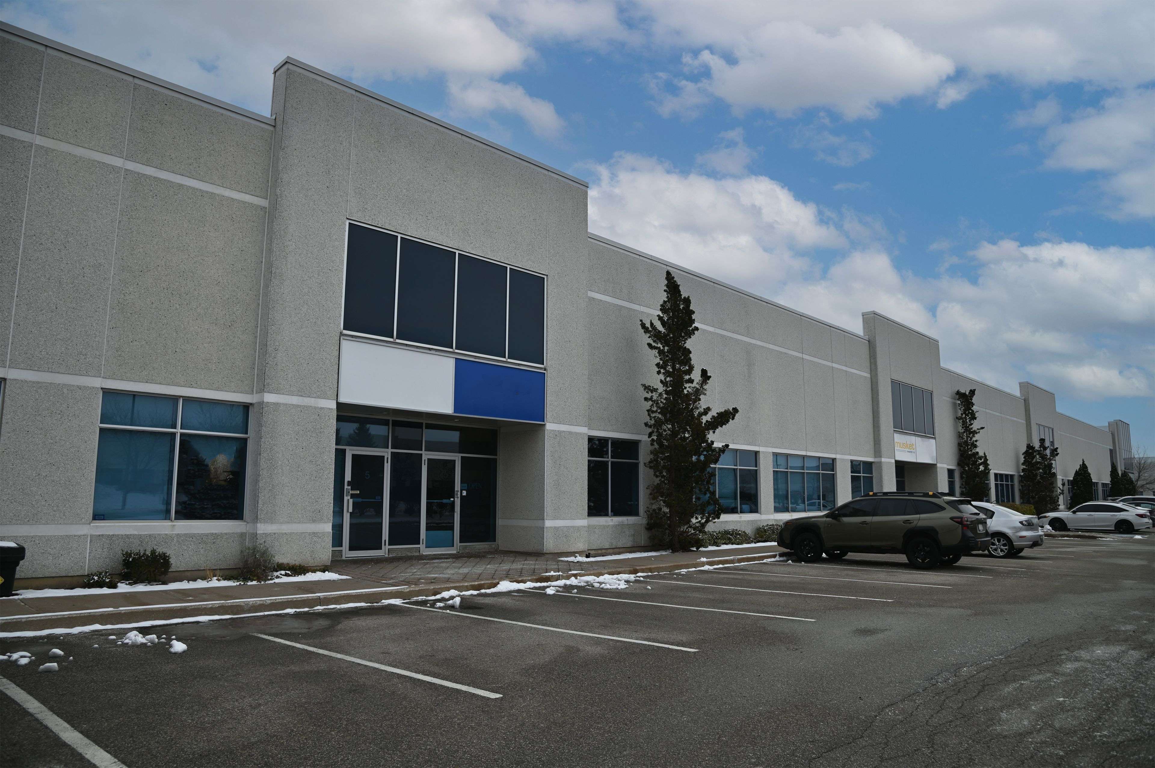 Mississauga, ON L5L 5Z9,3350 Ridgeway DR #5