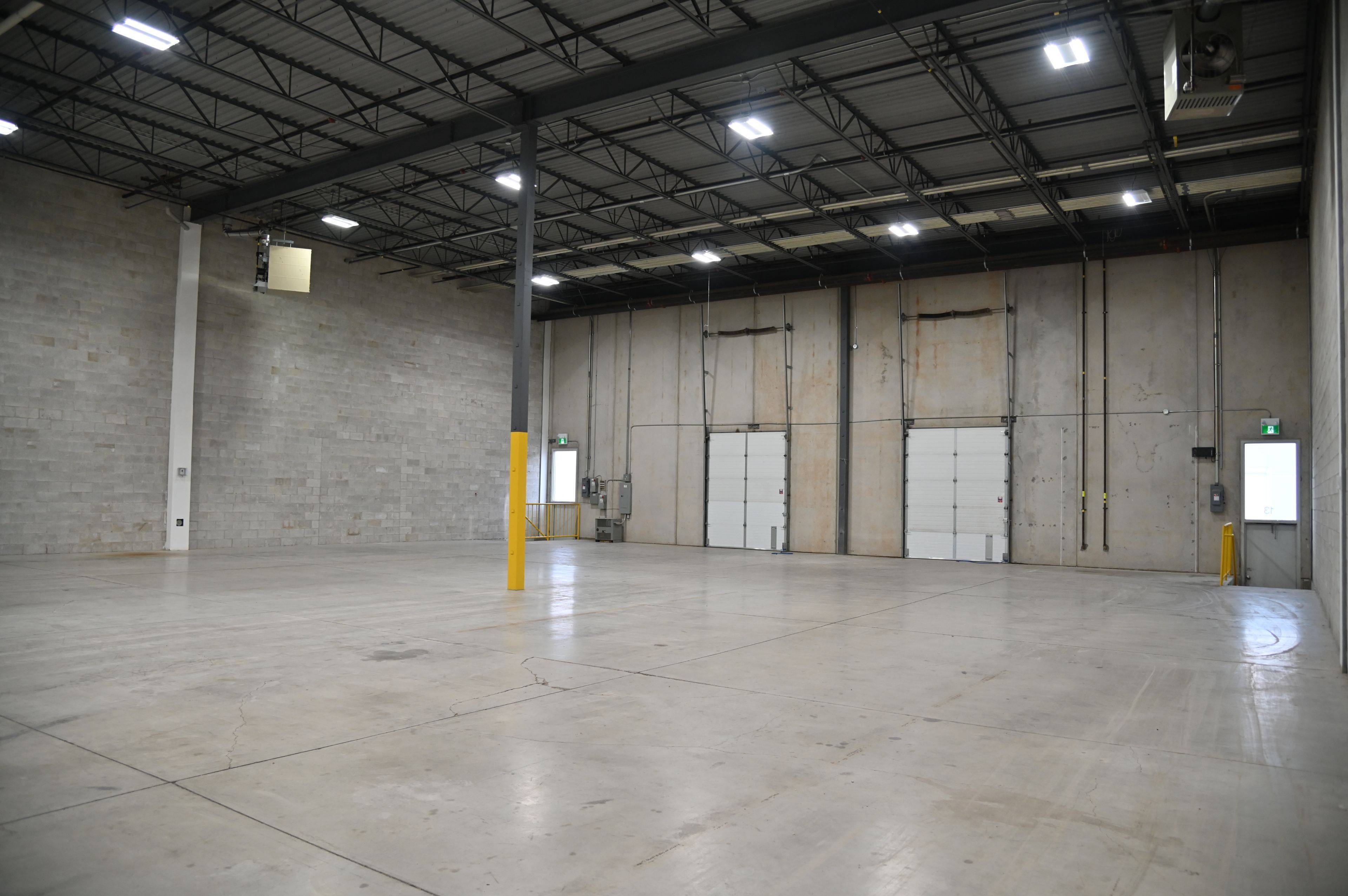 Mississauga, ON L5L 5Y6,3330 Ridgeway DR #13-14