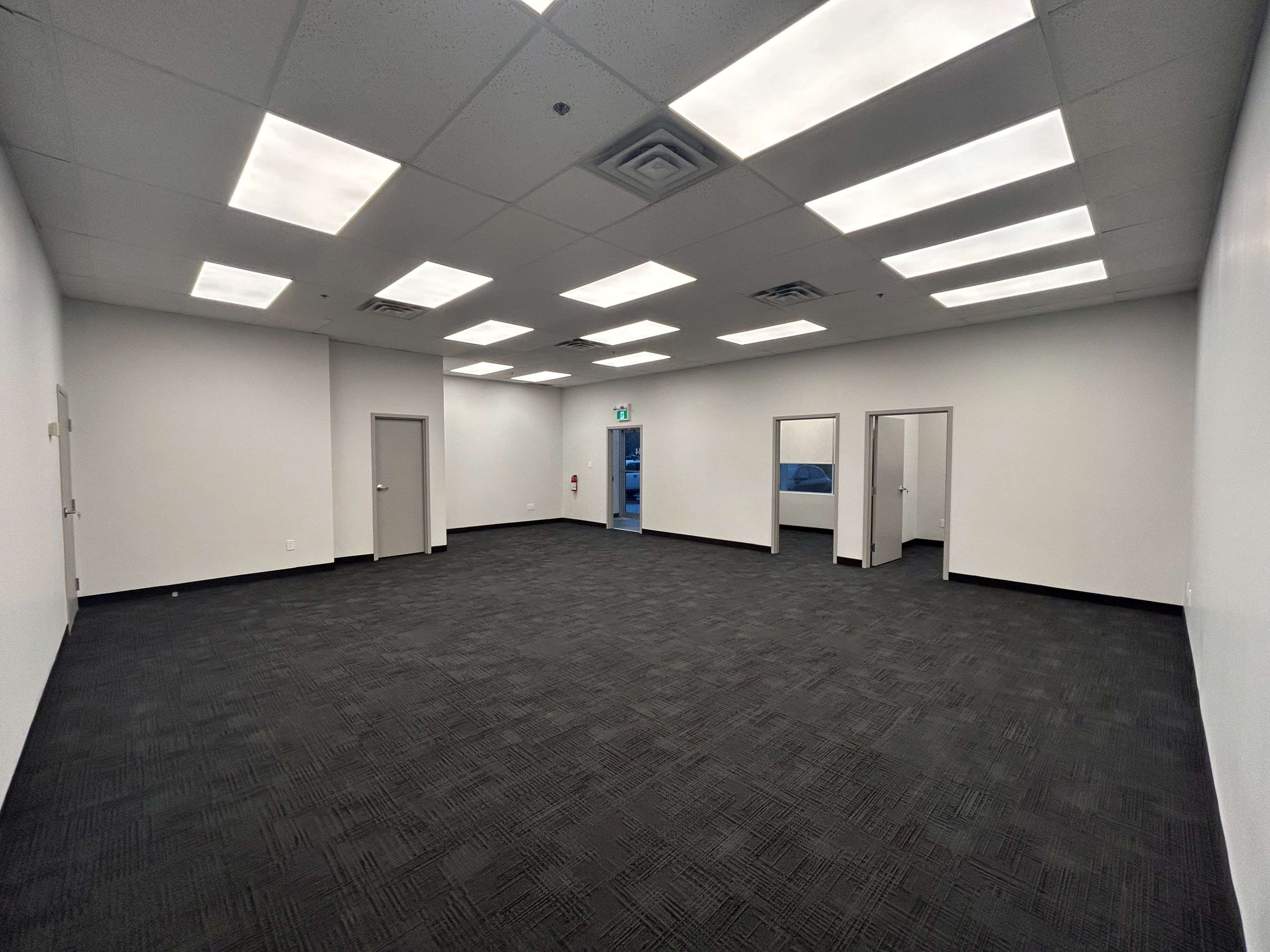 Mississauga, ON L5L 5Y6,3330 Ridgeway DR #13-14