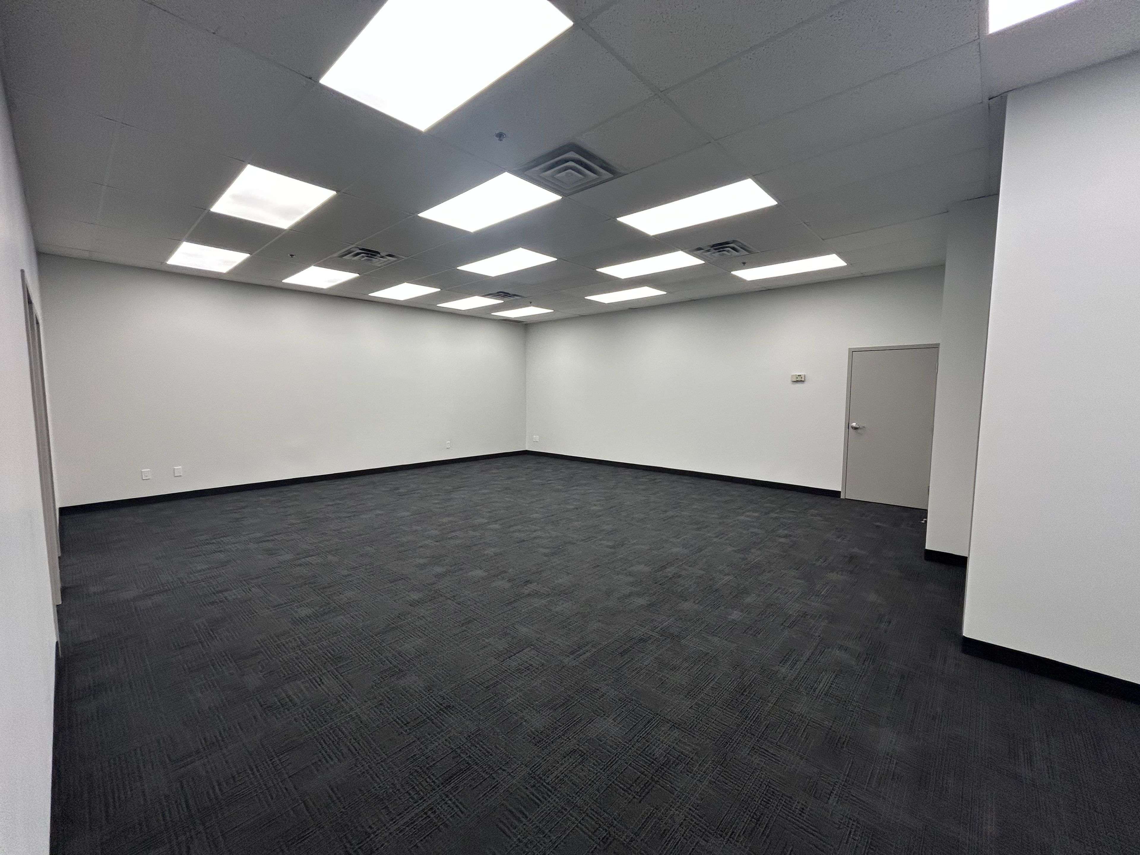 Mississauga, ON L5L 5Y6,3330 Ridgeway DR #13-14