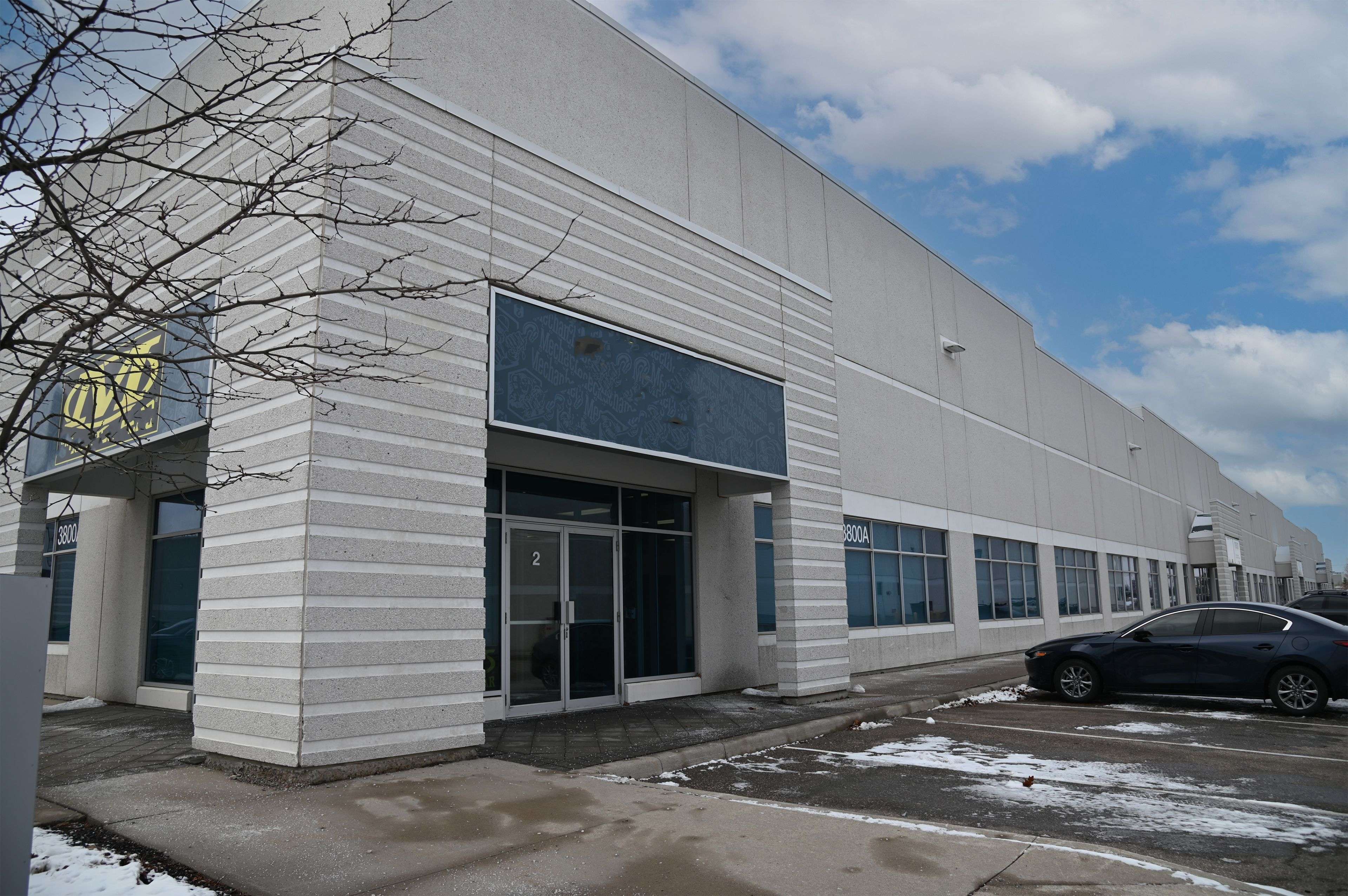 Mississauga, ON L5L 0B2,3800A Laird RD #2-3