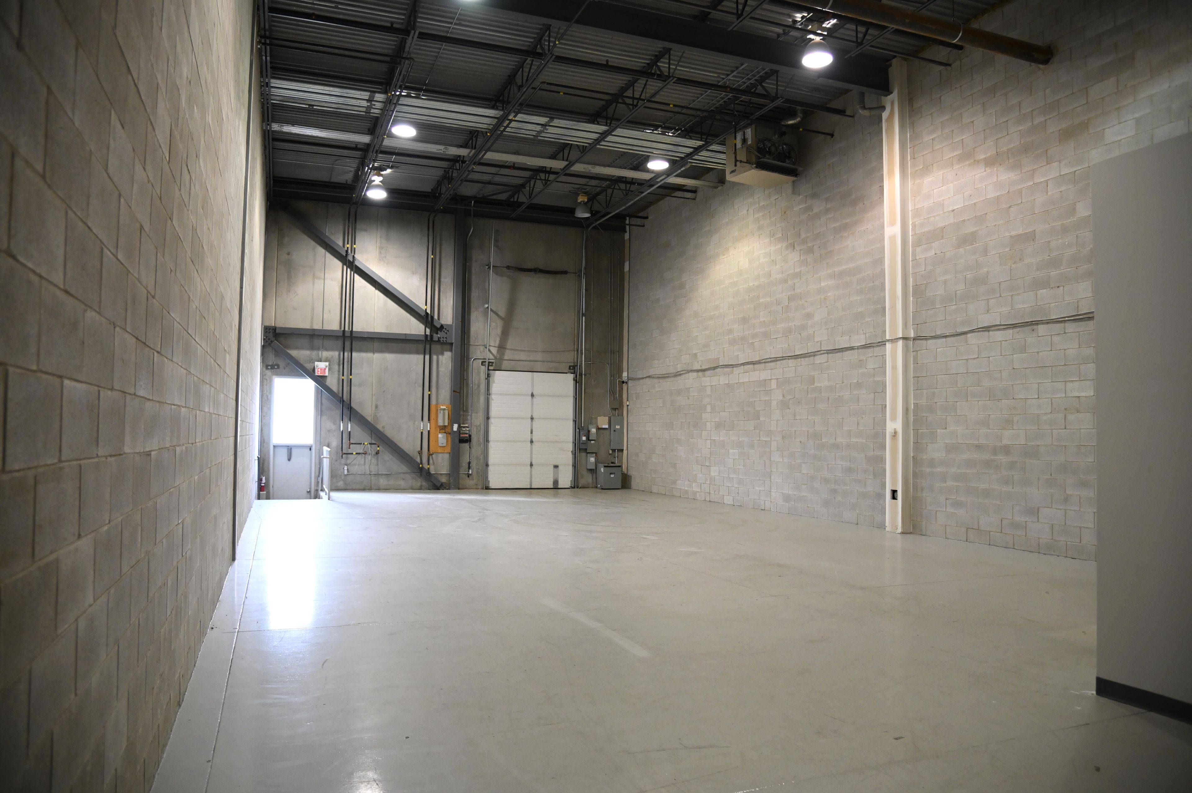 Mississauga, ON L5L 0A3,3600A Laird RD #6