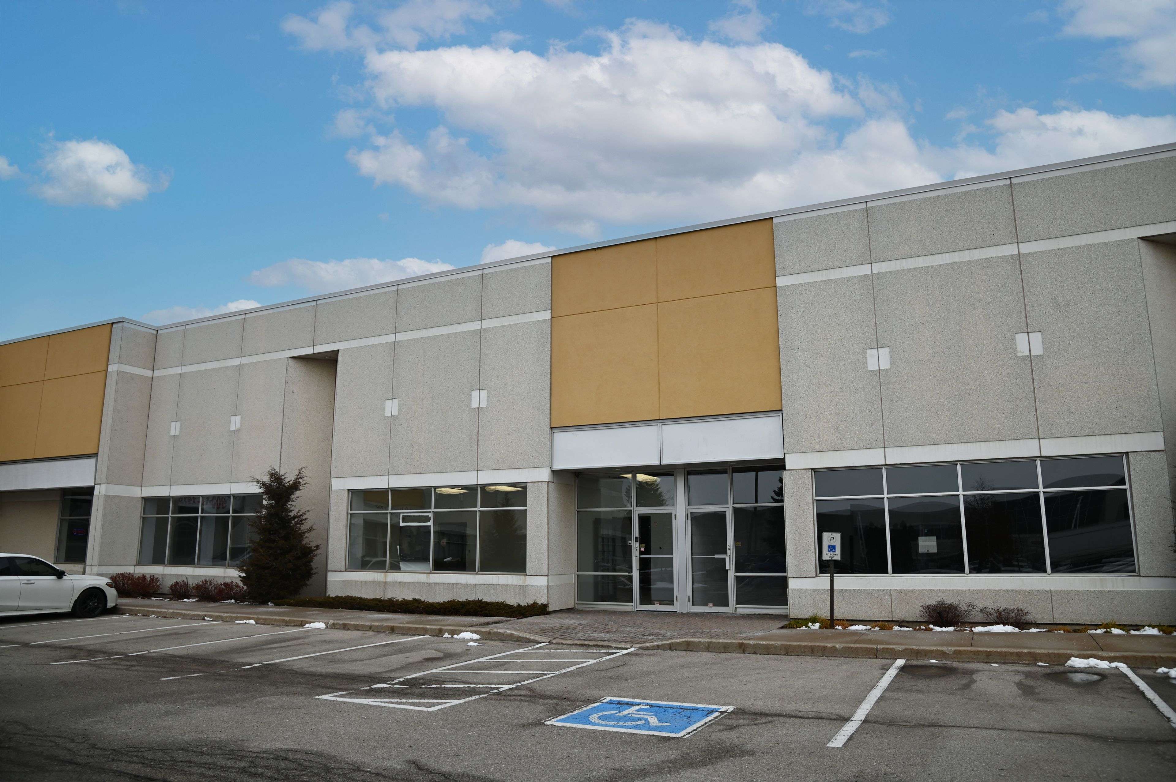 Mississauga, ON L5L 5Y7,3505 Laird RD #6-8