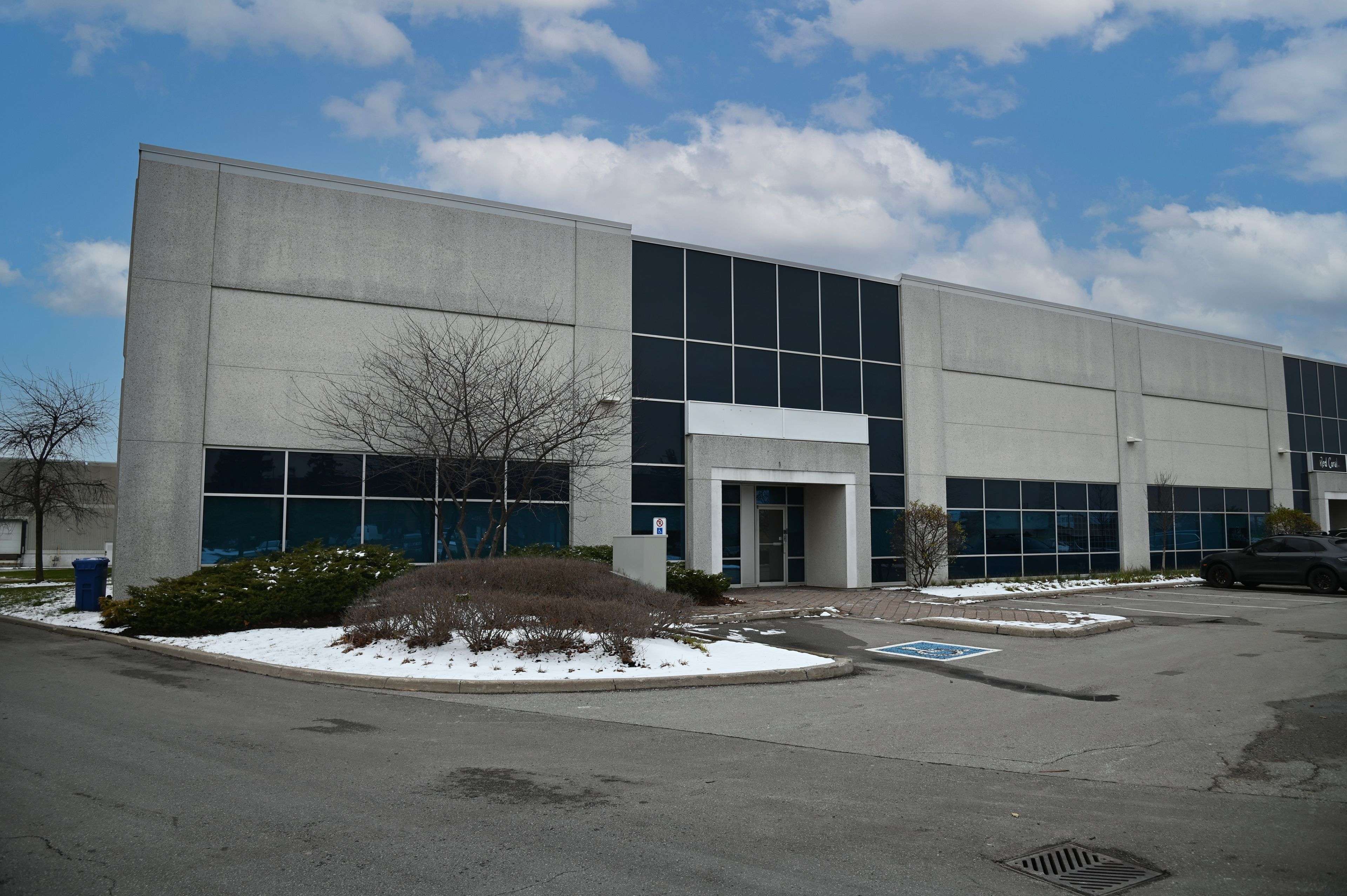 Mississauga, ON L5L 5Z3,4100A Sladeview CRES #1-2