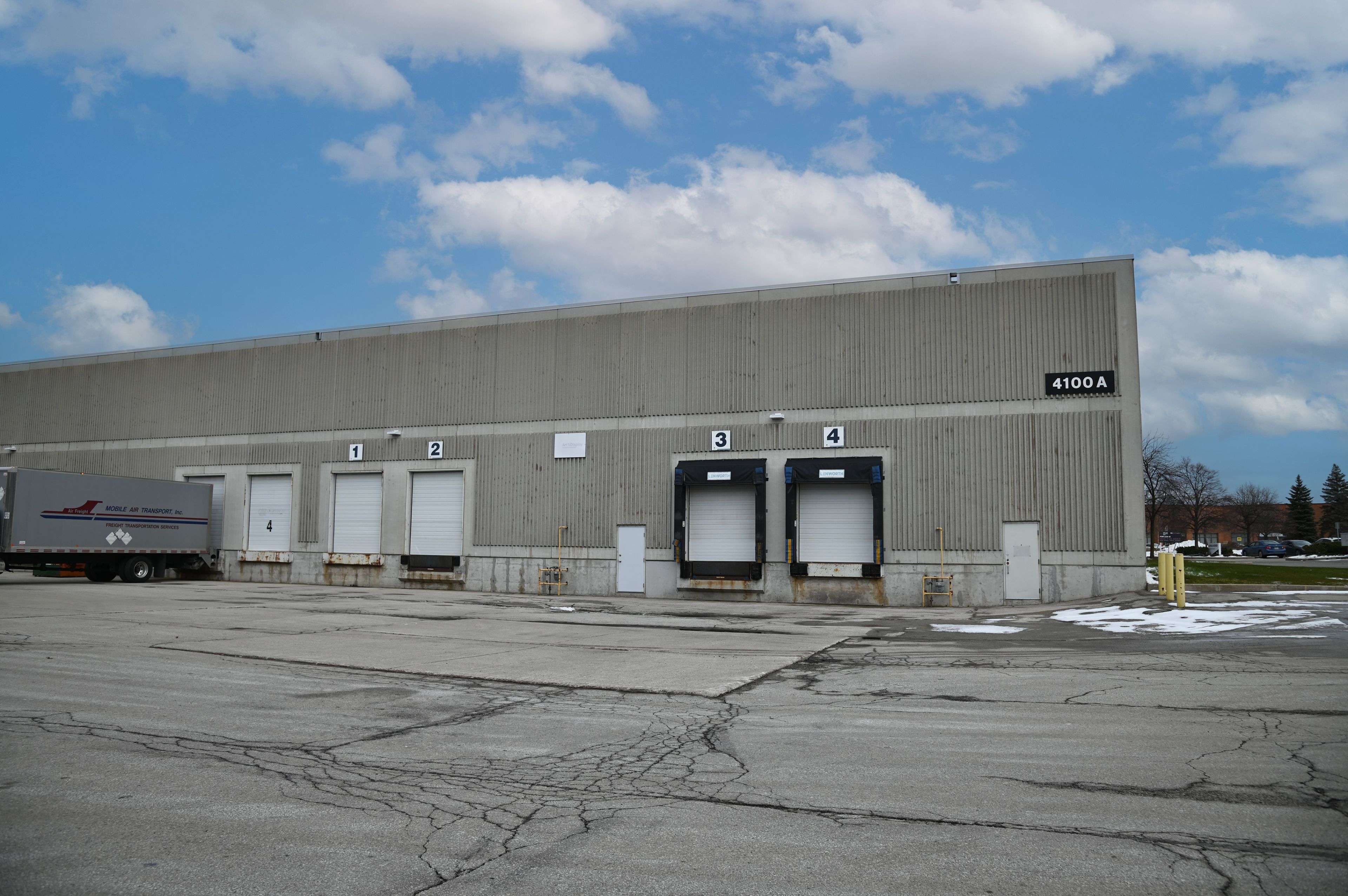 Mississauga, ON L5L 5Z3,4100A Sladeview CRES #1-2