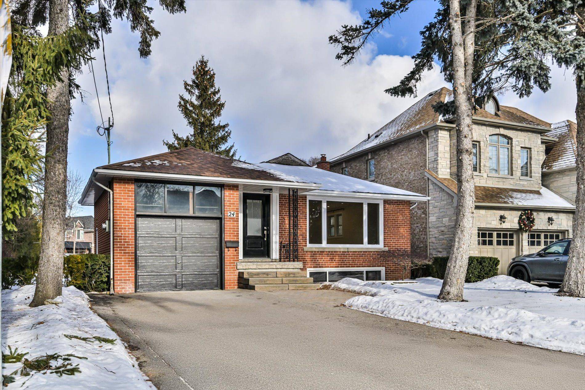 Toronto W08, ON M9B 2C6,24 Wingrove HL