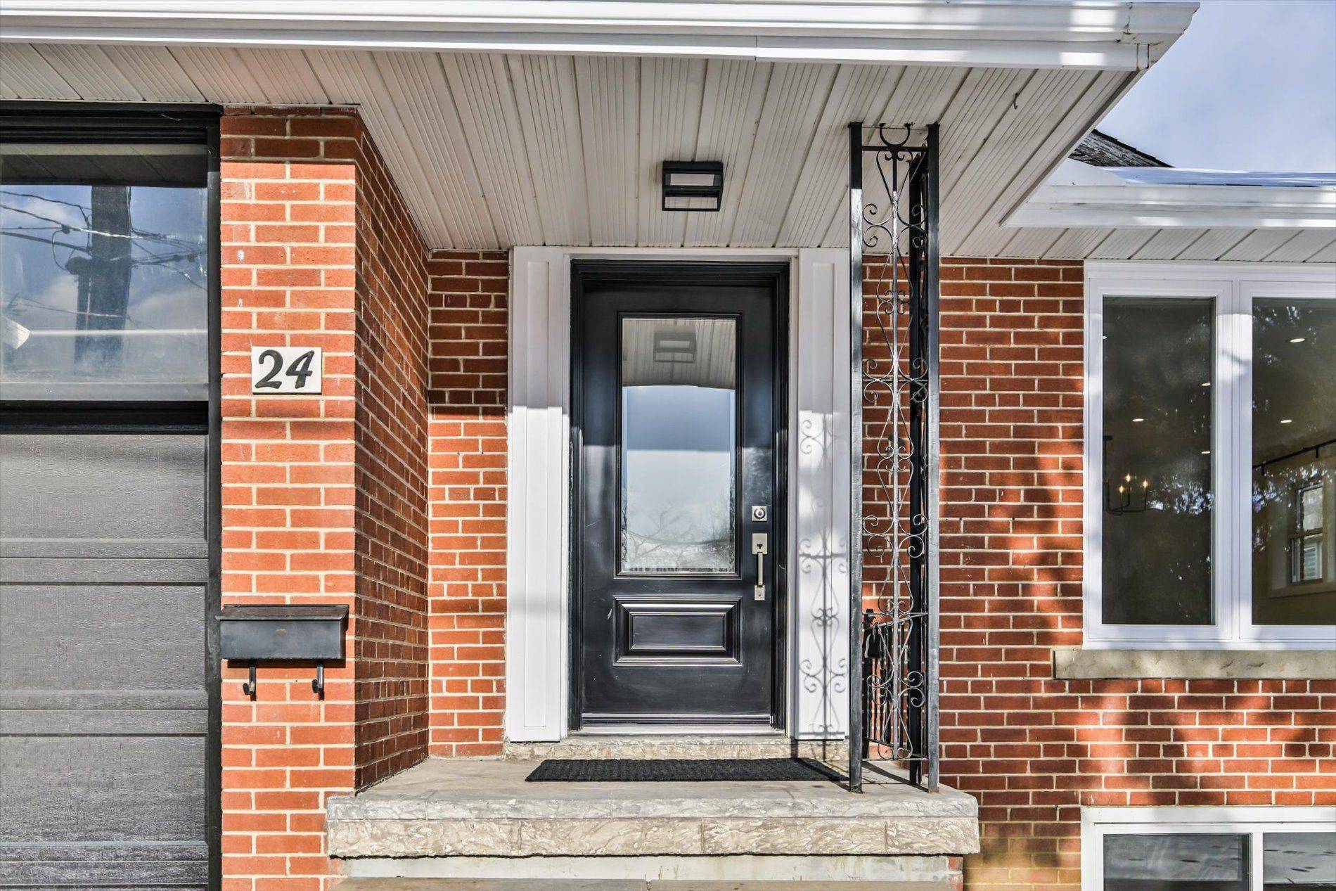 Toronto W08, ON M9B 2C6,24 Wingrove HL