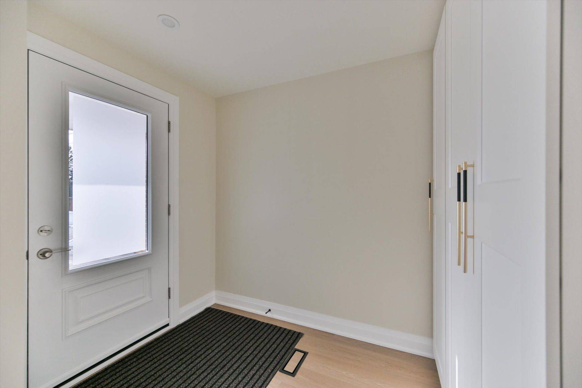 Toronto W08, ON M9B 2C6,24 Wingrove HL