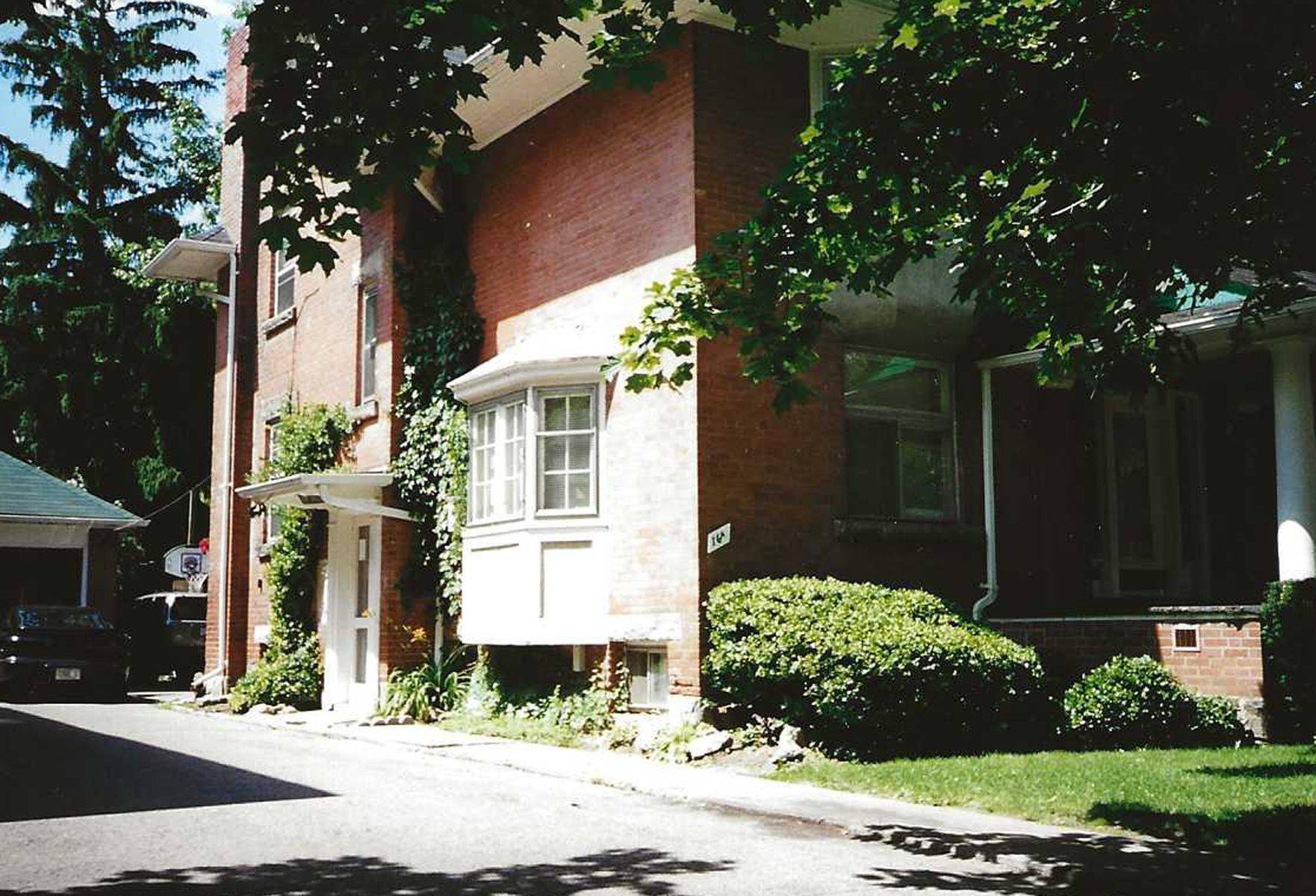 Brampton, ON L6W 1Y2,16 Wellington ST E