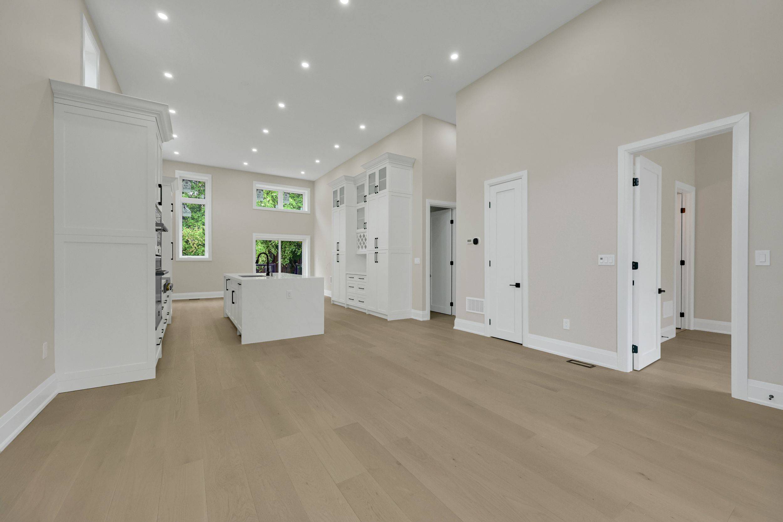 Oakville, ON L6L 2E8,2091 BRIDGE RD