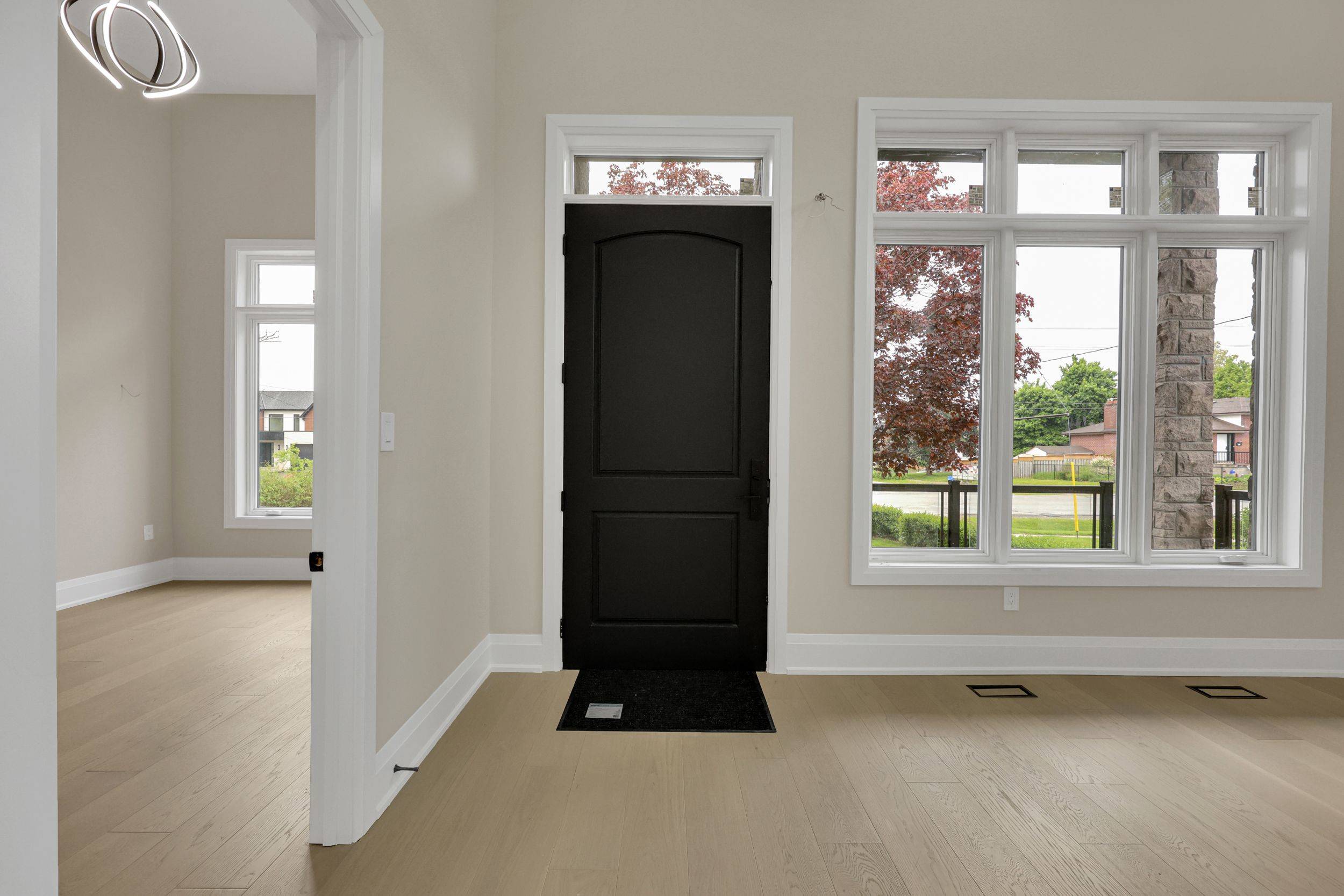 Oakville, ON L6L 2E8,2091 BRIDGE RD