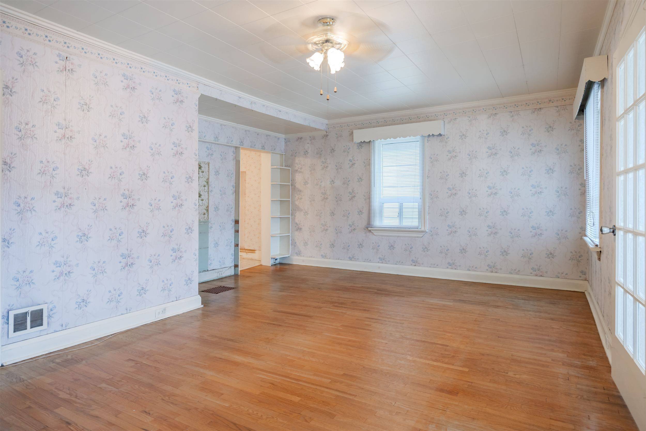 Toronto W03, ON M6M 3B8,343 Blackthorn AVE