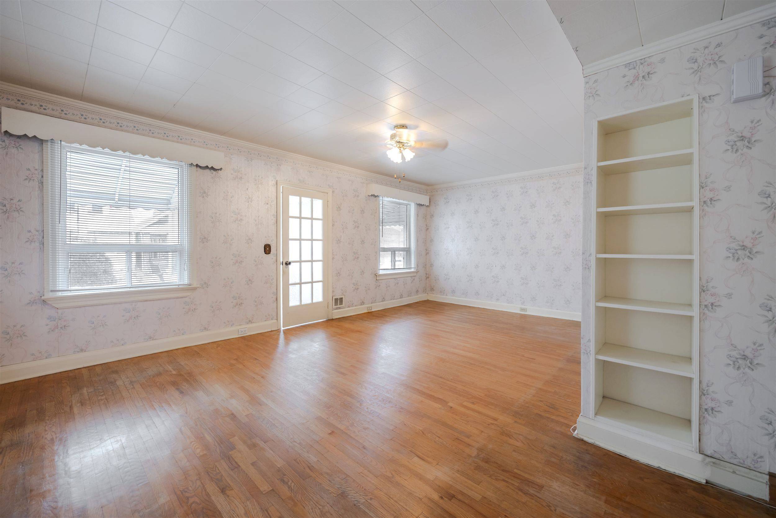 Toronto W03, ON M6M 3B8,343 Blackthorn AVE