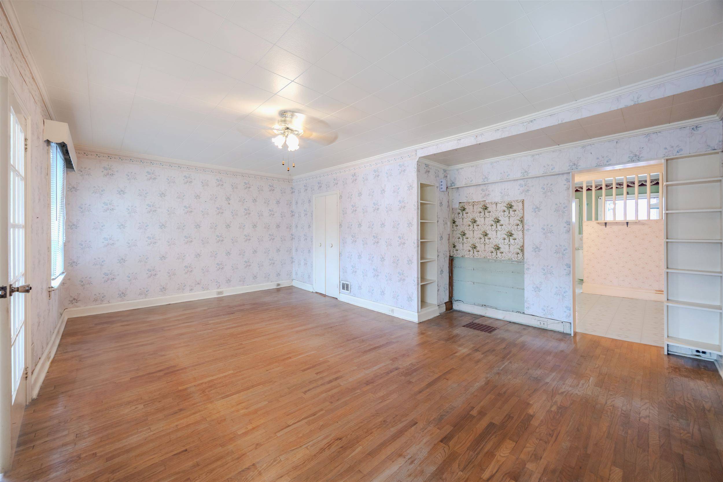 Toronto W03, ON M6M 3B8,343 Blackthorn AVE