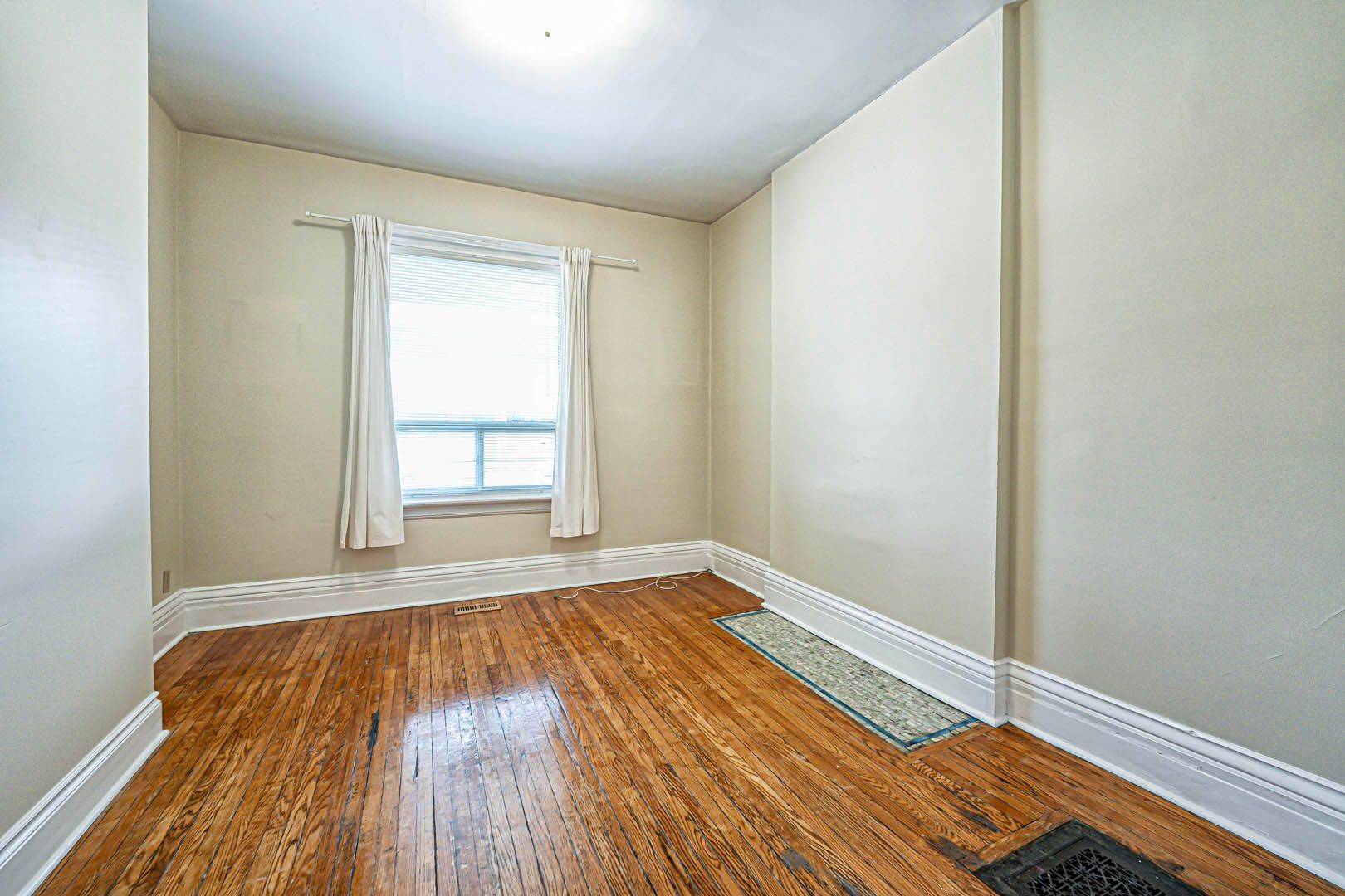 Toronto W02, ON M6H 2X5,914 Dovercourt RD