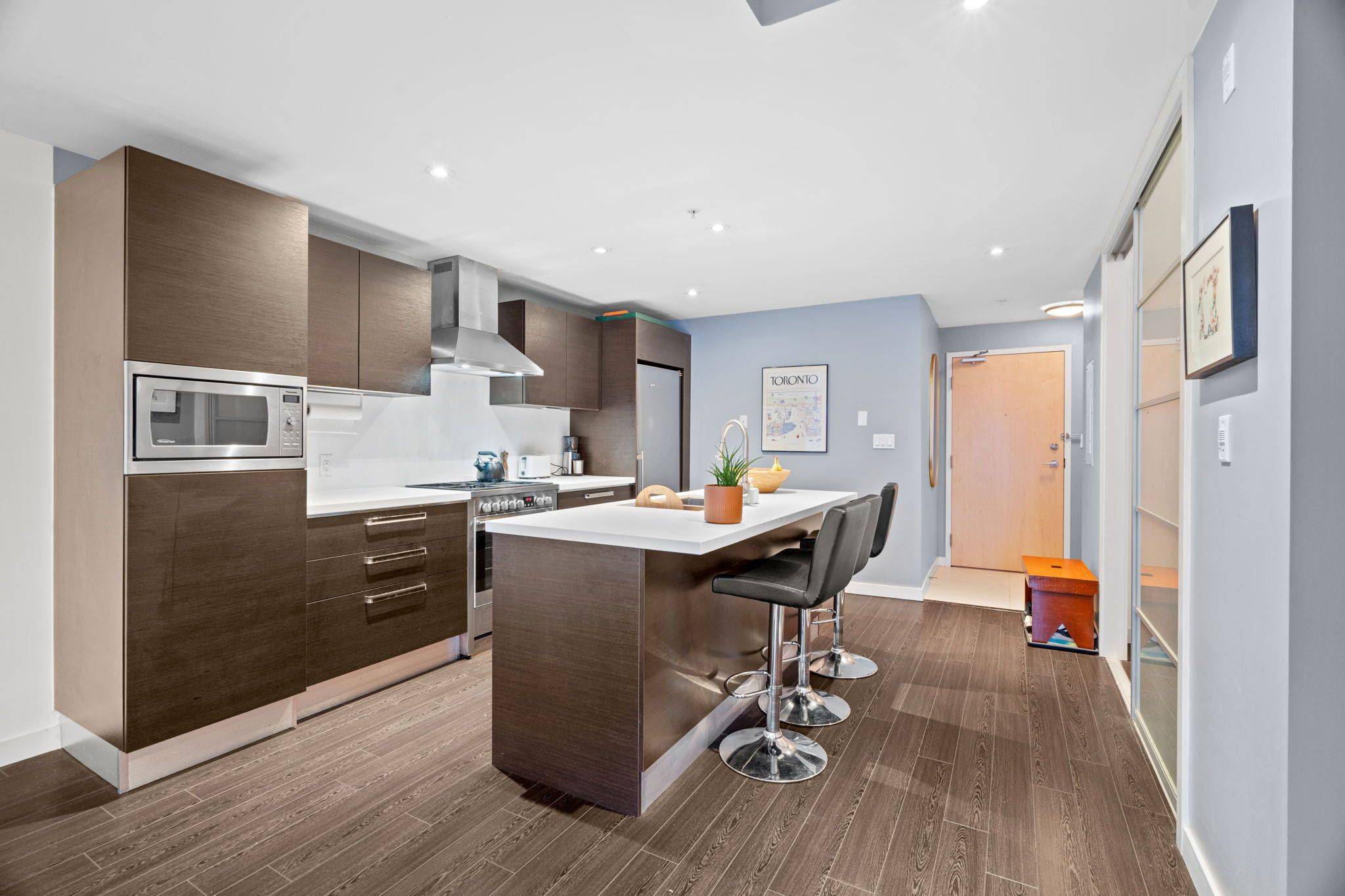 Toronto W02, ON M6S 2C4,588 Annette ST #205