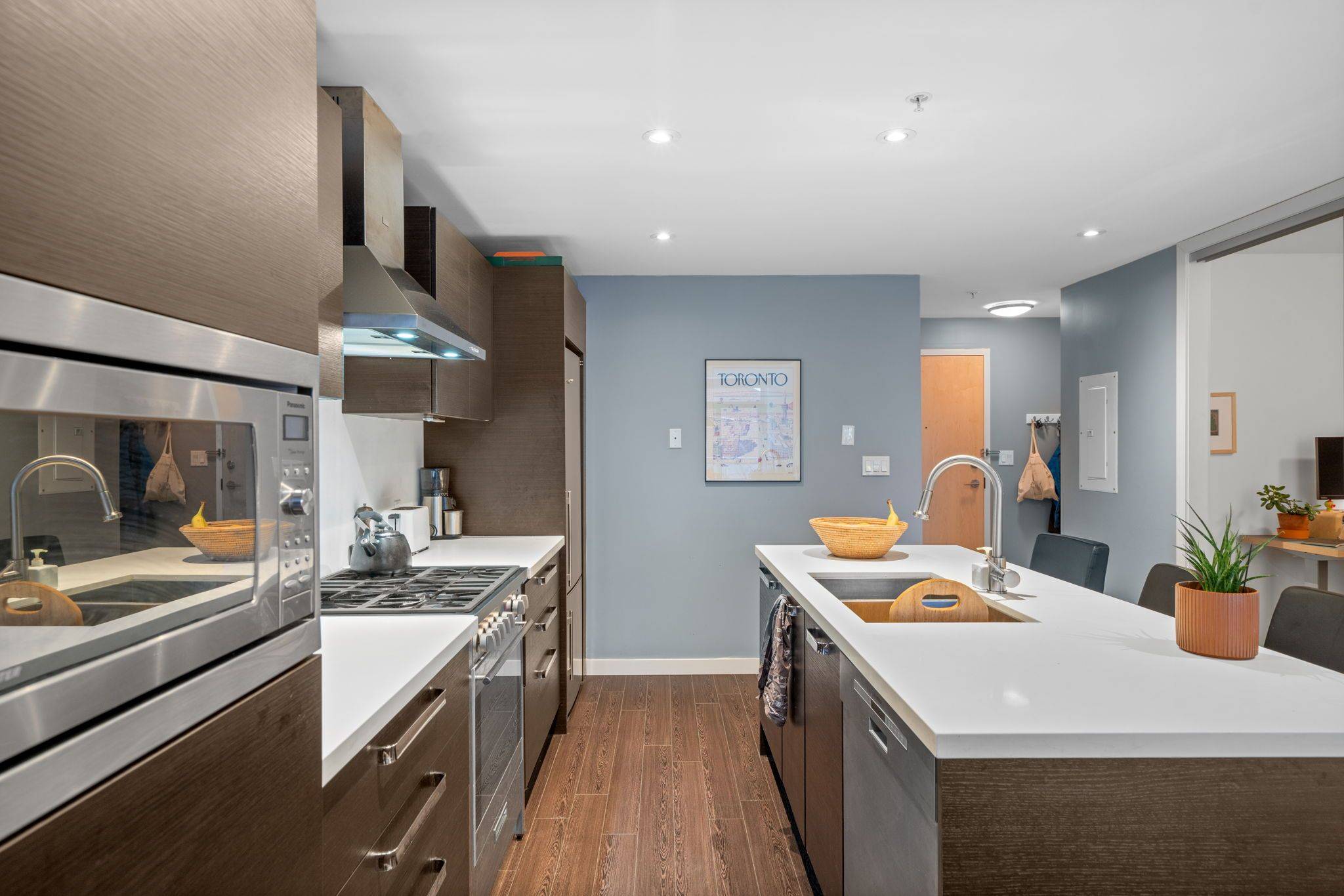 Toronto W02, ON M6S 2C4,588 Annette ST #205