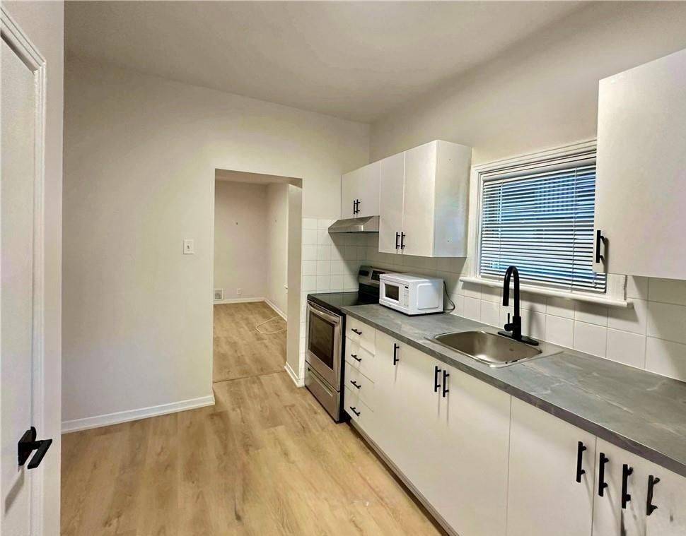 New Edinburgh - Lindenlea, ON K1M 1X6,162 IVY CRES #2